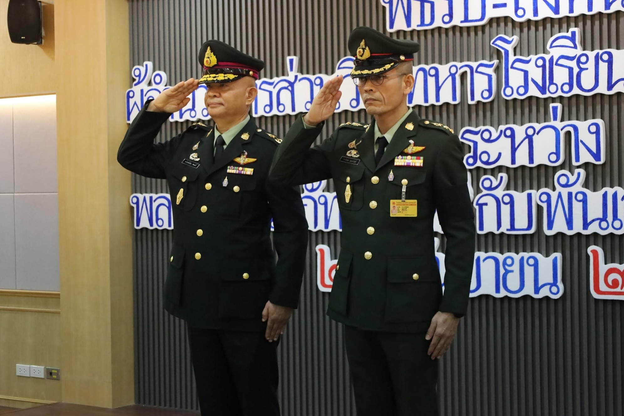 พิธีรับ-ส่งหน้าที่ ผู้อำนวยการส่วนวิชาทหาร โรงเรียนนายร้อยพระจุลจอมเกล้า ระหว่าง พลตรี ศรัณย์ภัทร พลศรี (ท่านเดิม) กับ พลตรี สนธิเดช  พูลสวัสดิ์ (ท่านใหม่)