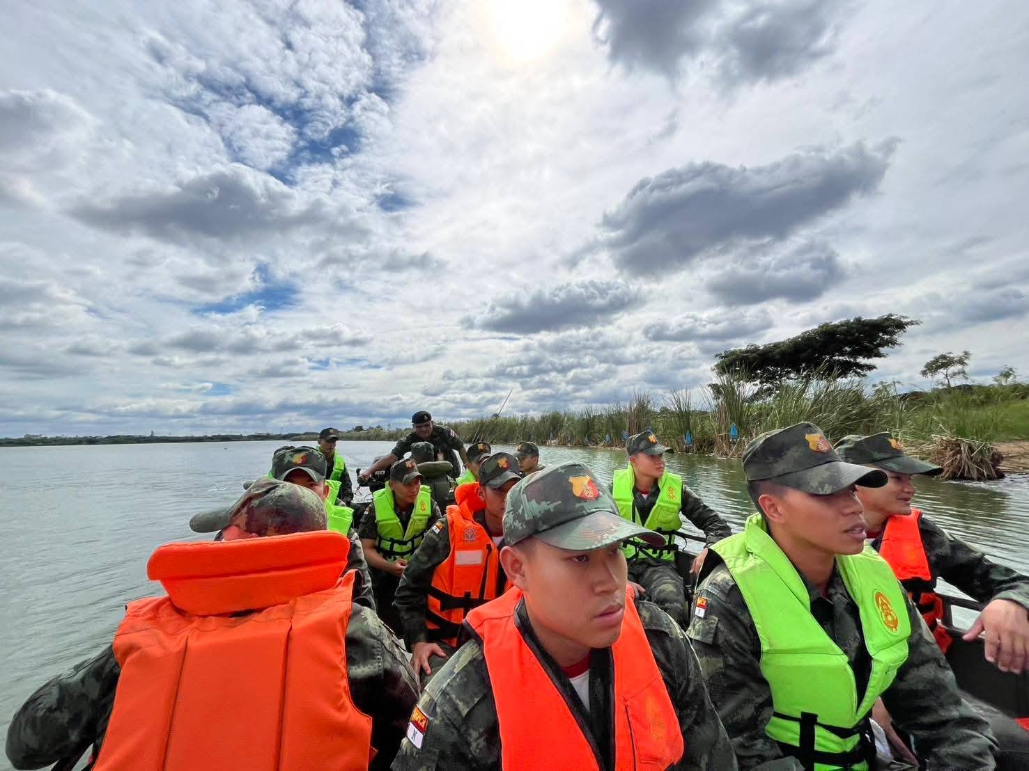 นนร.ชั้นปีที่ 5 ปฏิบัติหน้าที่ตามเหล่าที่ได้รับเลือกราชการ พื้นที่ ทภ.2