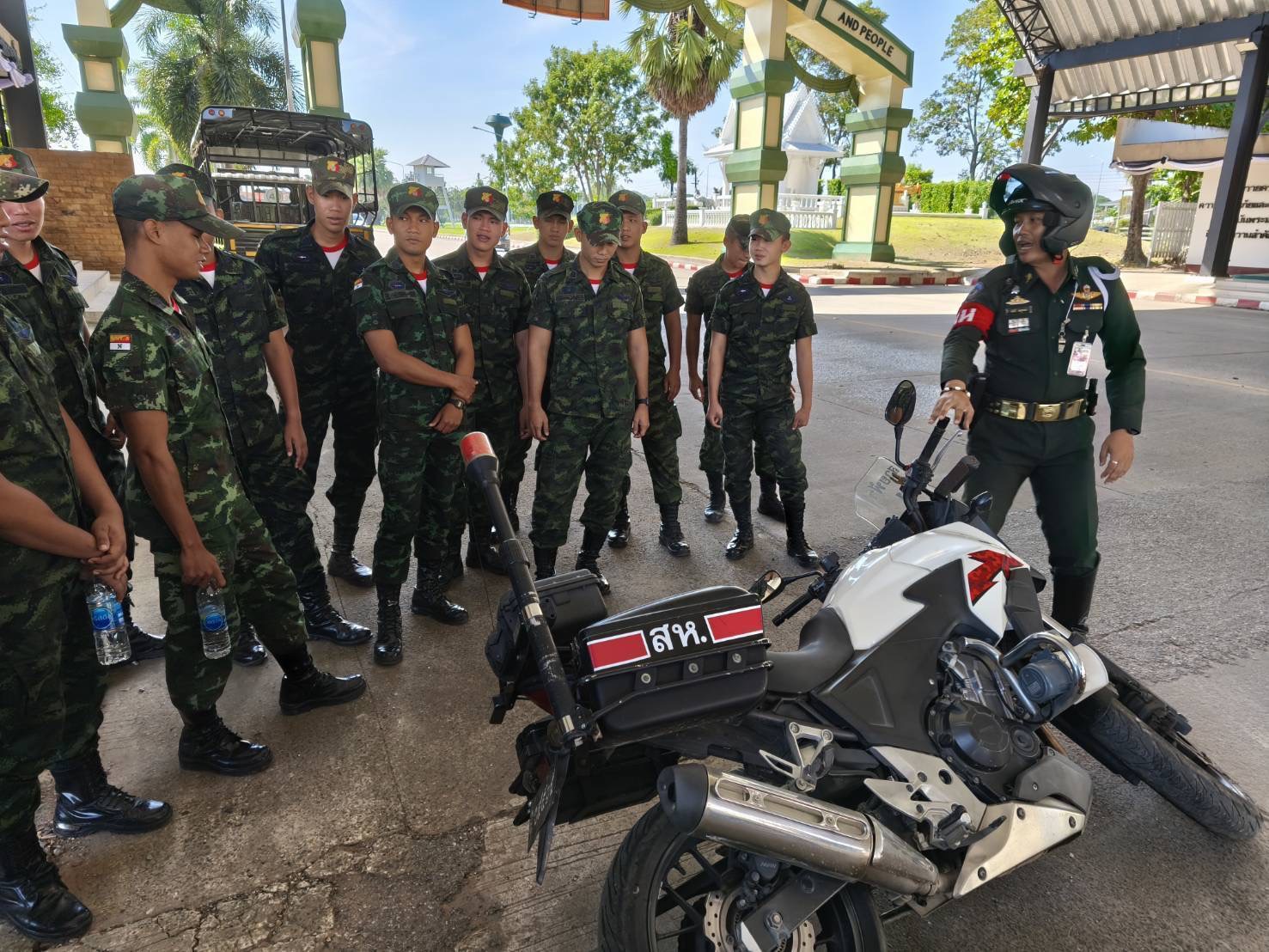 นนร.ชั้นปีที่ 5 ปฏิบัติหน้าที่ตามเหล่าที่ได้รับเลือกราชการ พื้นที่ ทภ.2