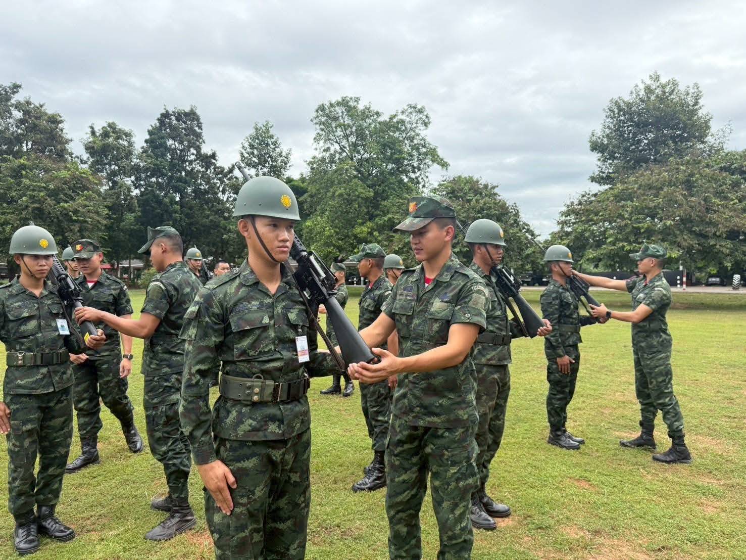 นนร.ชั้นปีที่ 5 ปฏิบัติหน้าที่ตามเหล่าที่ได้รับเลือกราชการ พื้นที่ ทภ.2