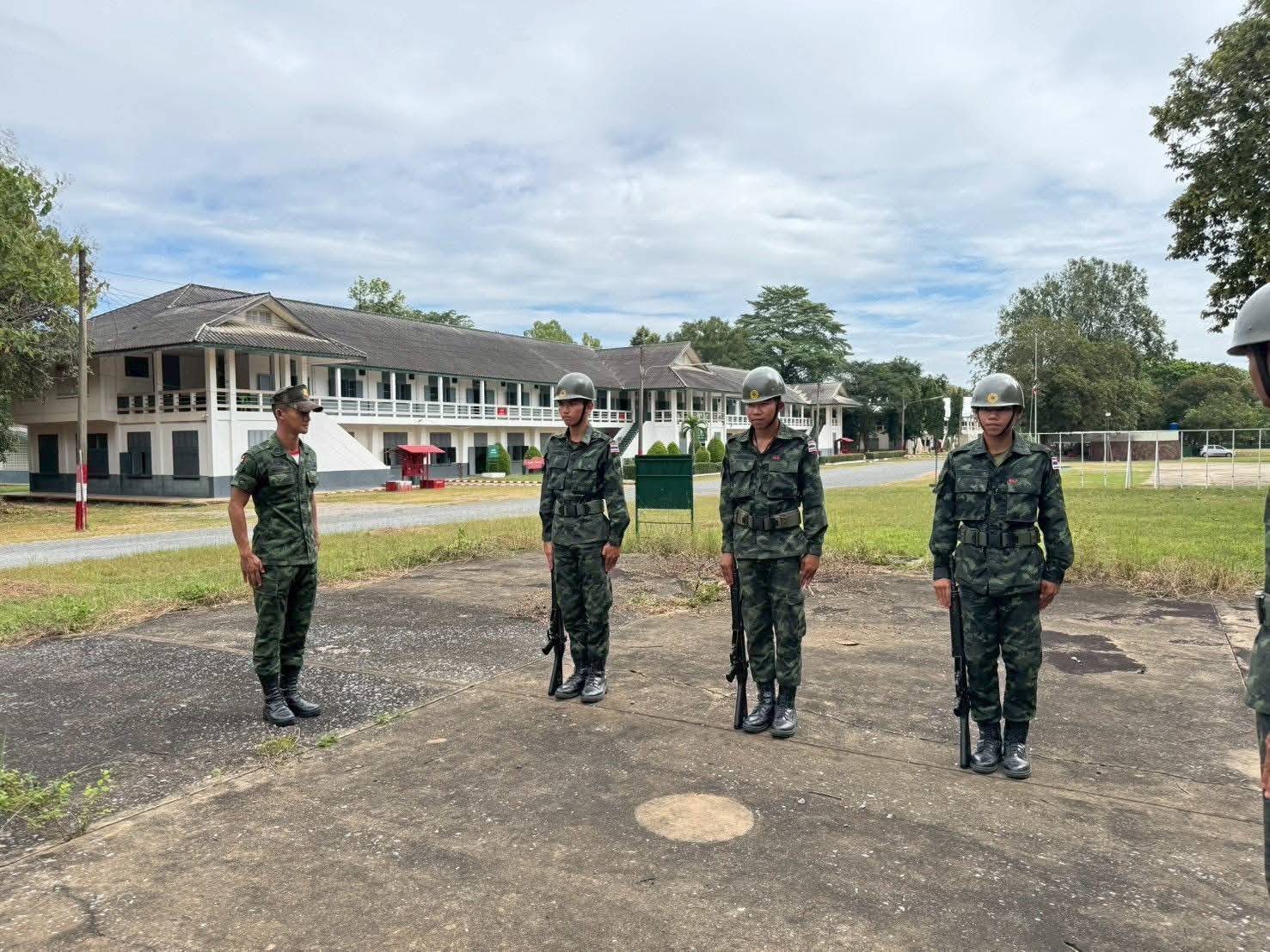 นนร.ชั้นปีที่ 5 ปฏิบัติหน้าที่ตามเหล่าที่ได้รับเลือกราชการ พื้นที่ ทภ.2