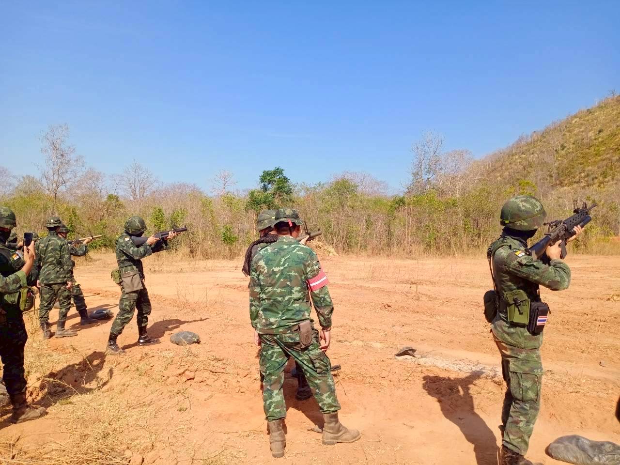 นนร.ชั้นปีที่ 1 รุ่นที่ 77 ฝึกภาคสนาม วิชาอาวุธประจำกาย ณ ศร. จว.ป.ข. ทำการฝึกถอดประกอบ การใช้และแก้ไขเหตุติดขัดอาวุธ ปพ.ขนาด 9 มม.เจริโก้, ปลย.ขนาด 5.56 มม.M16A4, ปลก.มินิมิ,ปลก.เนเกฟ, เครื่องยิงจรวด RPG-7 และ ปก.38