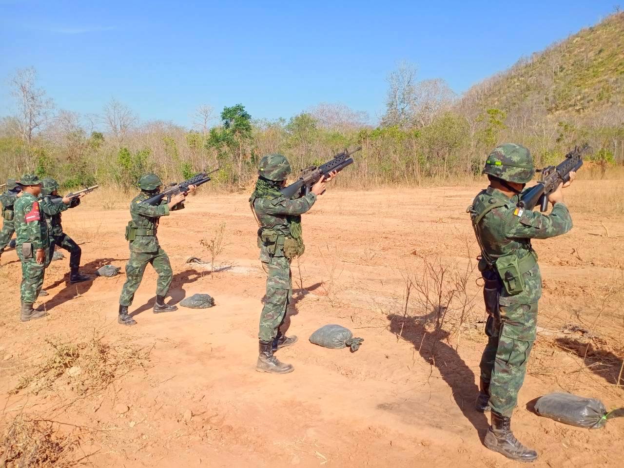 นนร.ชั้นปีที่ 1 รุ่นที่ 77 ฝึกภาคสนาม วิชาอาวุธประจำกาย ณ ศร. จว.ป.ข. ทำการฝึกถอดประกอบ การใช้และแก้ไขเหตุติดขัดอาวุธ ปพ.ขนาด 9 มม.เจริโก้, ปลย.ขนาด 5.56 มม.M16A4, ปลก.มินิมิ,ปลก.เนเกฟ, เครื่องยิงจรวด RPG-7 และ ปก.38