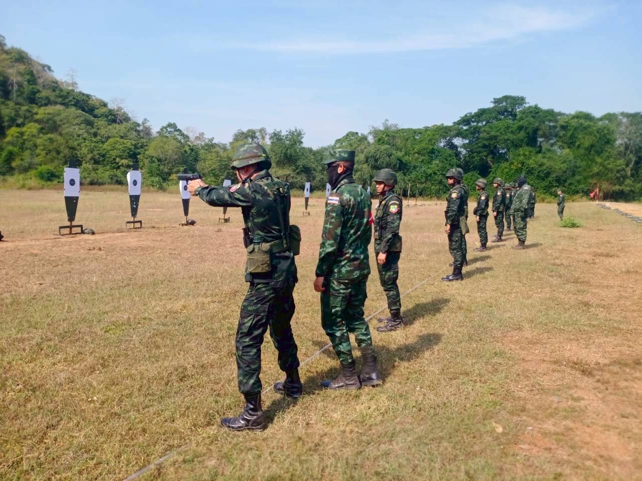 นนร.ชั้นปีที่ 1 รุ่นที่ 77 ฝึกภาคสนาม วิชาอาวุธประจำกาย ณ ศร. จว.ป.ข. ทำการฝึกถอดประกอบ การใช้และแก้ไขเหตุติดขัดอาวุธ ปพ.ขนาด 9 มม.เจริโก้, ปลย.ขนาด 5.56 มม.M16A4, ปลก.มินิมิ,ปลก.เนเกฟ, เครื่องยิงจรวด RPG-7 และ ปก.38