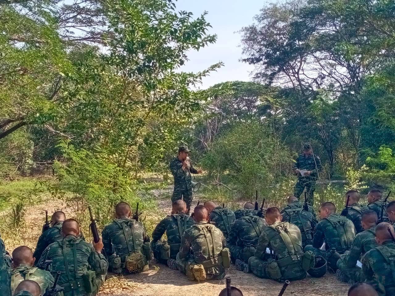 นนร.ชั้นปีที่ 1 รุ่นที่ 77 ฝึกภาคสนาม วิชาอาวุธประจำกาย ณ ศร. จว.ป.ข. ทำการฝึกถอดประกอบ การใช้และแก้ไขเหตุติดขัดอาวุธ ปพ.ขนาด 9 มม.เจริโก้, ปลย.ขนาด 5.56 มม.M16A4, ปลก.มินิมิ,ปลก.เนเกฟ, เครื่องยิงจรวด RPG-7 และ ปก.38