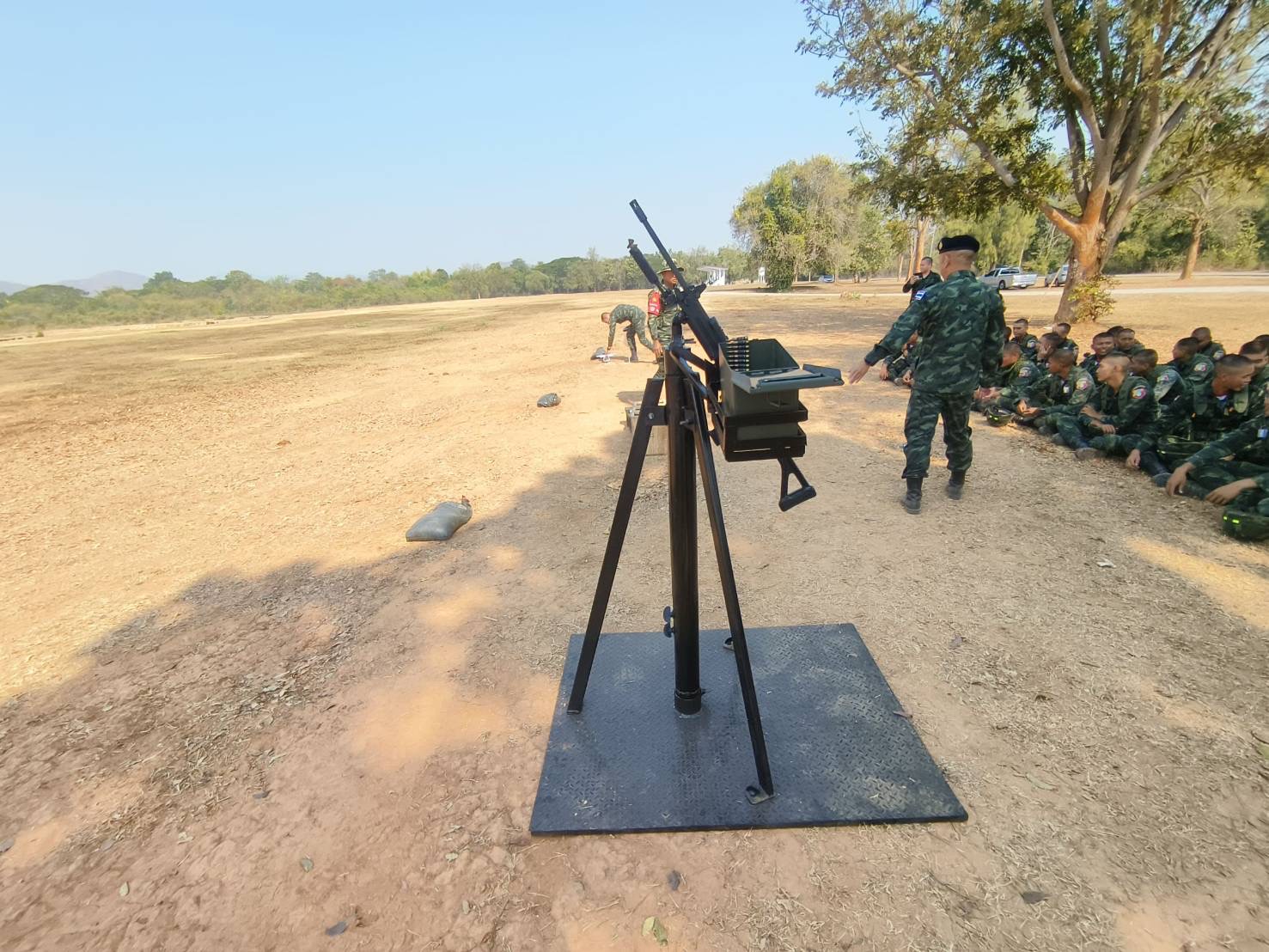 นนร.ชั้นปีที่ 1 รุ่นที่ 77 ฝึกภาคสนาม วิชาอาวุธประจำกาย ณ ศร. จว.ป.ข. ทำการฝึกถอดประกอบ การใช้และแก้ไขเหตุติดขัดอาวุธ ปพ.ขนาด 9 มม.เจริโก้, ปลย.ขนาด 5.56 มม.M16A4, ปลก.มินิมิ,ปลก.เนเกฟ, เครื่องยิงจรวด RPG-7 และ ปก.38