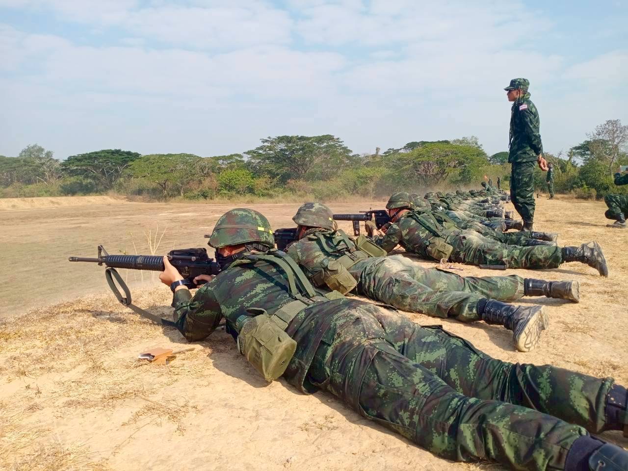 นนร.ชั้นปีที่ 1 รุ่นที่ 77 ฝึกภาคสนาม วิชาอาวุธประจำกาย ณ ศร. จว.ป.ข. ทำการฝึกถอดประกอบ การใช้และแก้ไขเหตุติดขัดอาวุธ ปพ.ขนาด 9 มม.เจริโก้, ปลย.ขนาด 5.56 มม.M16A4, ปลก.มินิมิ,ปลก.เนเกฟ, เครื่องยิงจรวด RPG-7 และ ปก.38