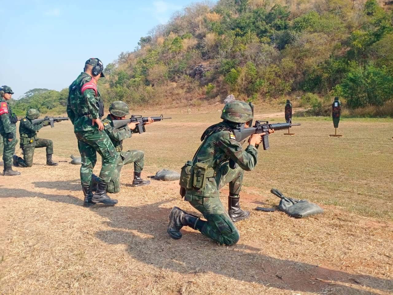 นนร.ชั้นปีที่ 1 รุ่นที่ 77 ฝึกภาคสนาม วิชาอาวุธประจำกาย ณ ศร. จว.ป.ข. ทำการฝึกถอดประกอบ การใช้และแก้ไขเหตุติดขัดอาวุธ ปพ.ขนาด 9 มม.เจริโก้, ปลย.ขนาด 5.56 มม.M16A4, ปลก.มินิมิ,ปลก.เนเกฟ, เครื่องยิงจรวด RPG-7 และ ปก.38