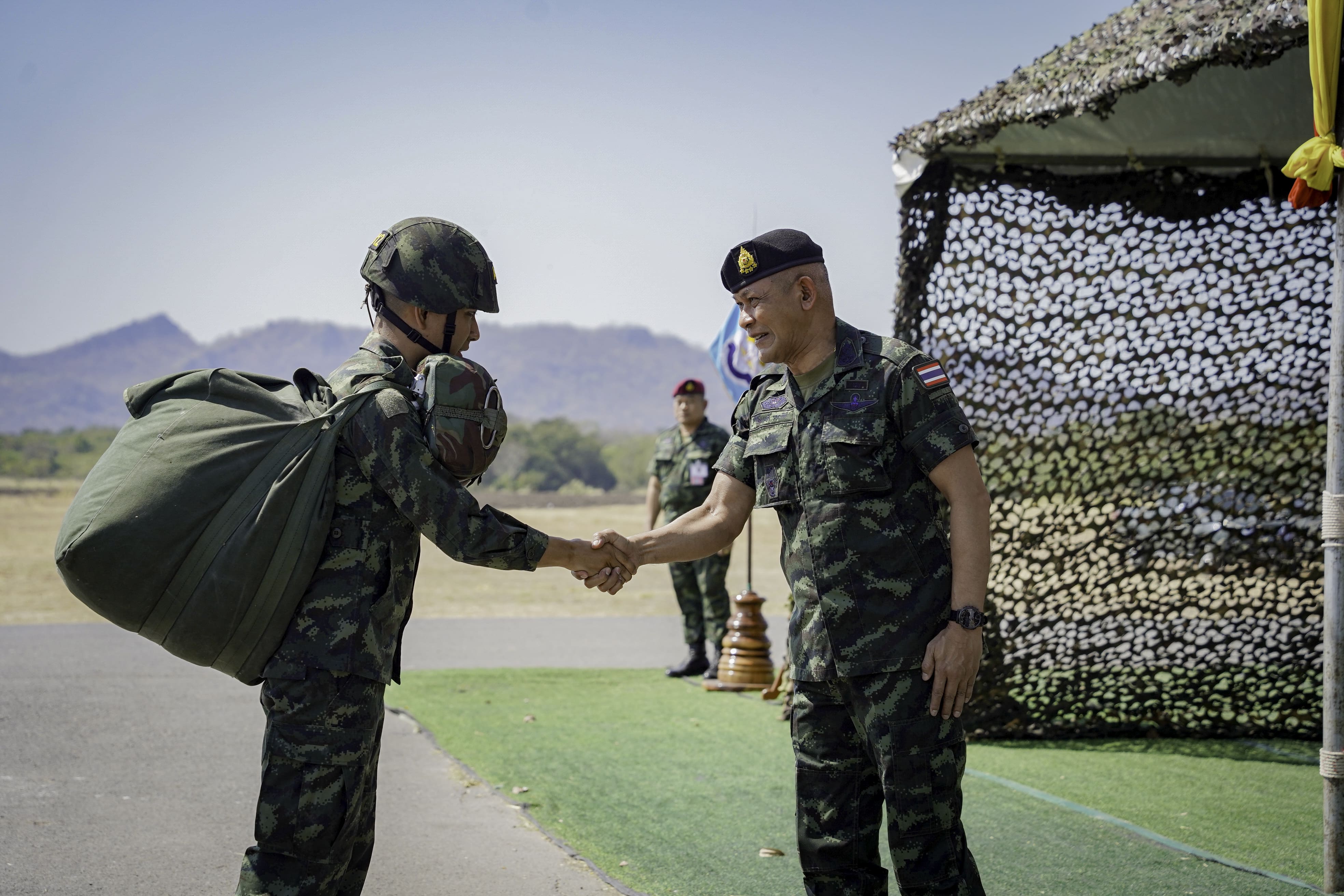 3  - 30 ม.ค. 69 นนร.ชั้นปีที่ 3 รุ่นที่ 75 ฝึกภาคสนาม วิชาการฝึกอบรมหลักสูตรส่งทางอากาศ รุ่นที่ 360 (นนร.) ณ ศสพ. จว.ล.บ. ทำการฝึกการกระโดดร่มภาคพื้นดินหมุนเวียน 6 สถานี