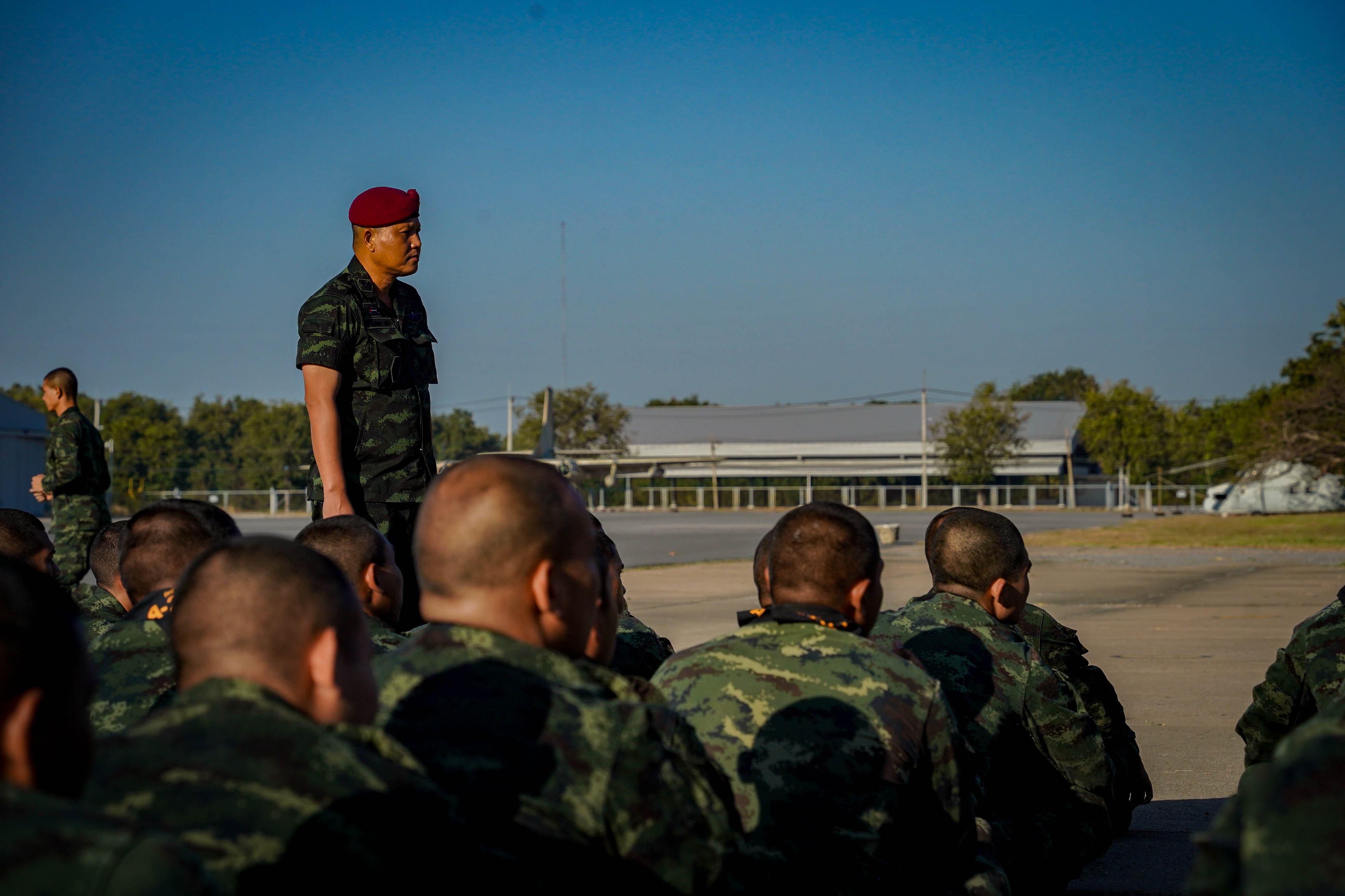 3  - 30 ม.ค. 69 นนร.ชั้นปีที่ 3 รุ่นที่ 75 ฝึกภาคสนาม วิชาการฝึกอบรมหลักสูตรส่งทางอากาศ รุ่นที่ 360 (นนร.) ณ ศสพ. จว.ล.บ. ทำการฝึกการกระโดดร่มภาคพื้นดินหมุนเวียน 6 สถานี