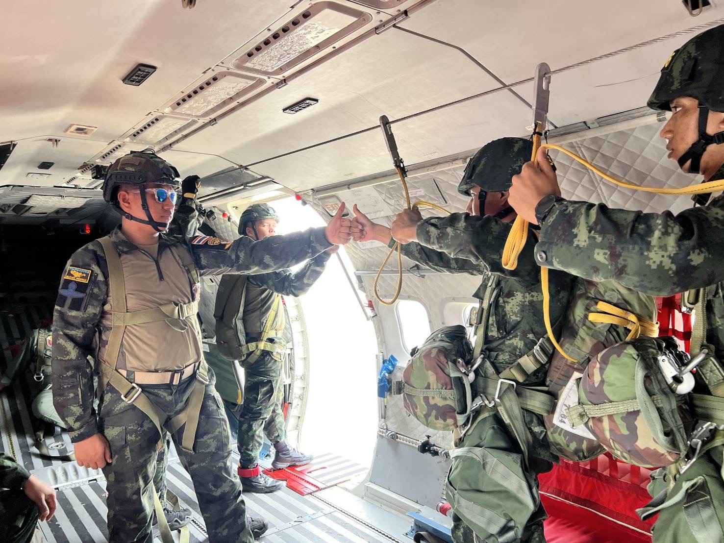 3  - 30 ม.ค. 69 นนร.ชั้นปีที่ 3 รุ่นที่ 75 ฝึกภาคสนาม วิชาการฝึกอบรมหลักสูตรส่งทางอากาศ รุ่นที่ 360 (นนร.) ณ ศสพ. จว.ล.บ. ทำการฝึกการกระโดดร่มภาคพื้นดินหมุนเวียน 6 สถานี