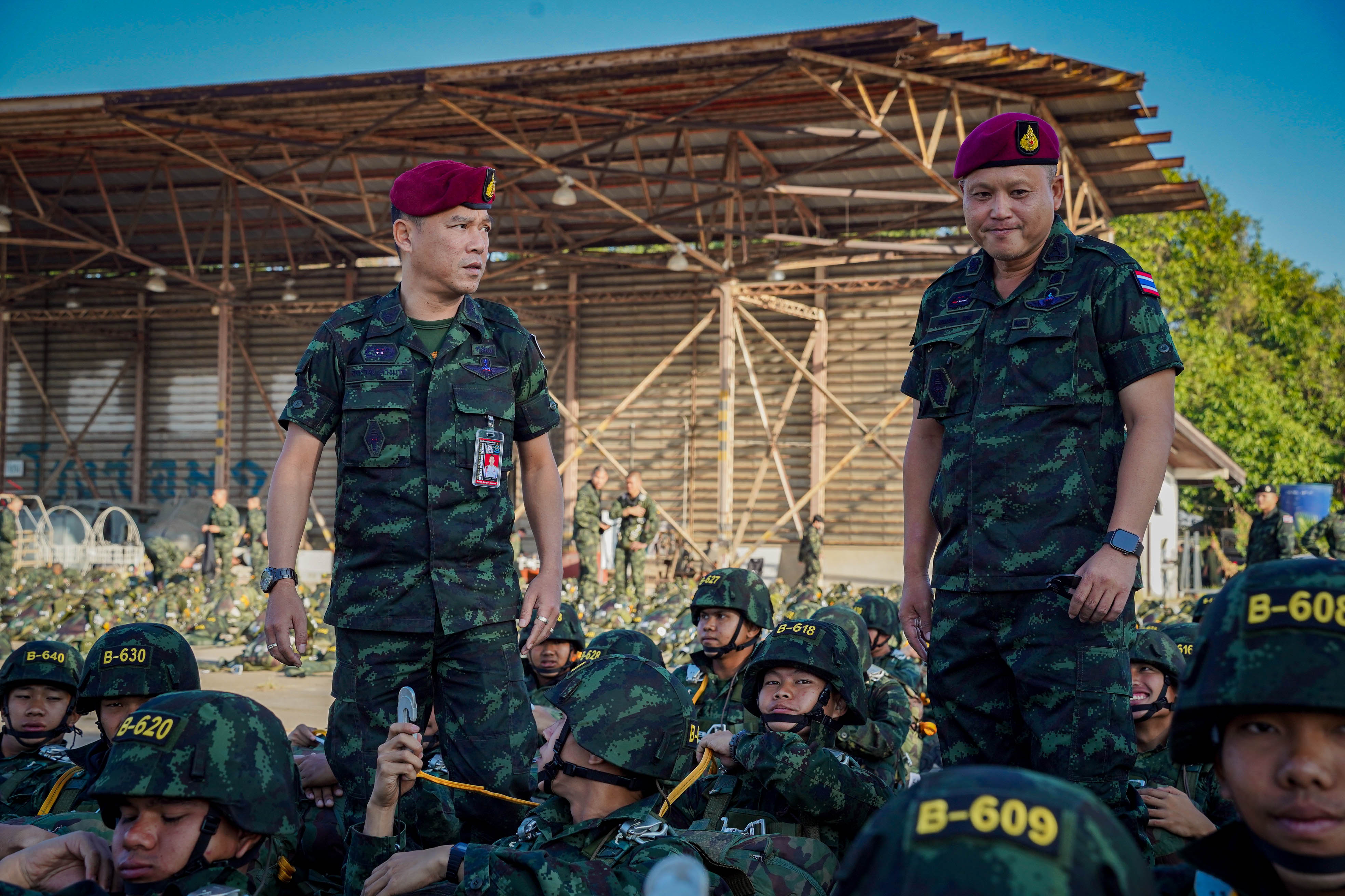 3  - 30 ม.ค. 69 นนร.ชั้นปีที่ 3 รุ่นที่ 75 ฝึกภาคสนาม วิชาการฝึกอบรมหลักสูตรส่งทางอากาศ รุ่นที่ 360 (นนร.) ณ ศสพ. จว.ล.บ. ทำการฝึกการกระโดดร่มภาคพื้นดินหมุนเวียน 6 สถานี