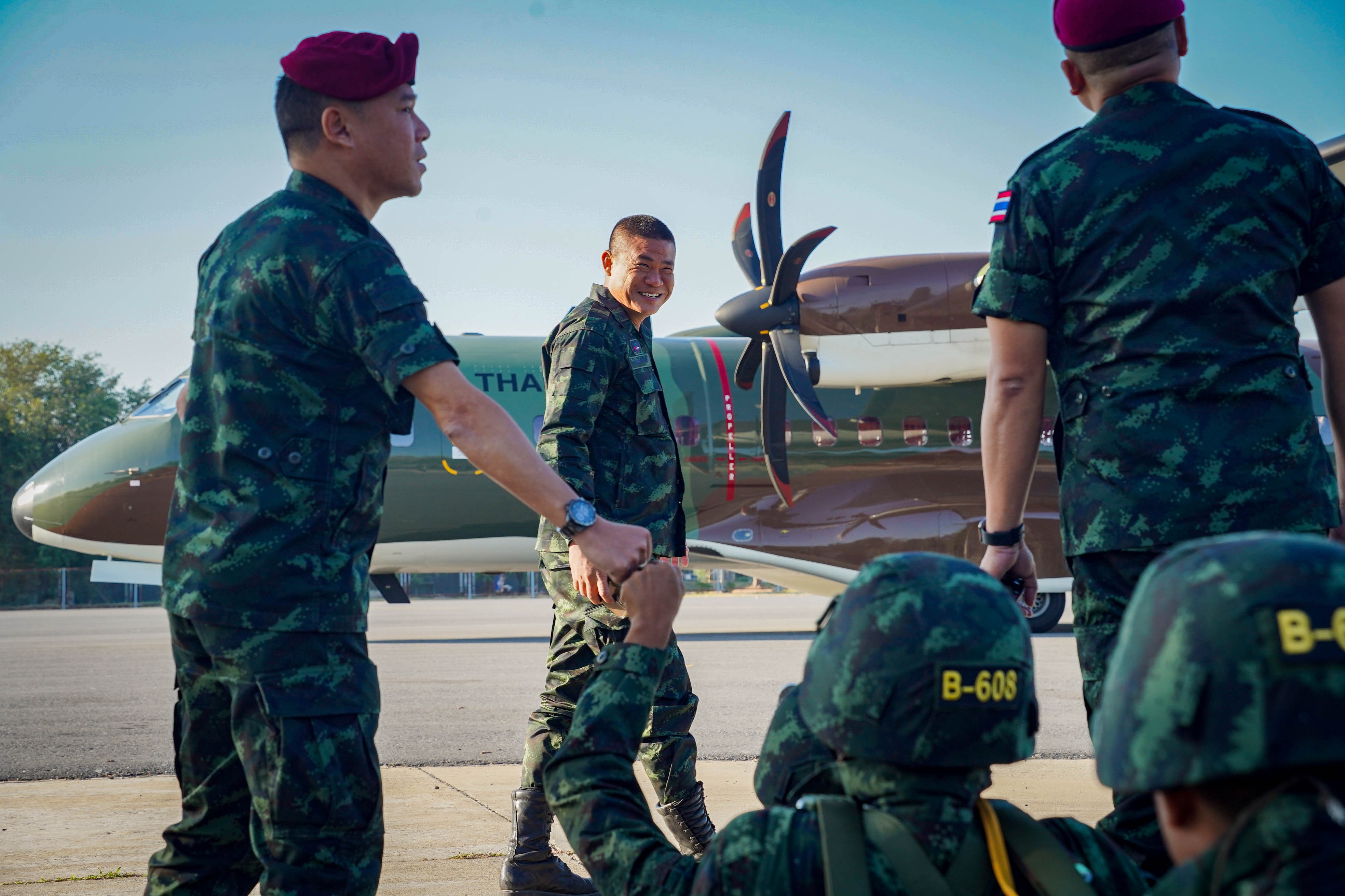 3  - 30 ม.ค. 69 นนร.ชั้นปีที่ 3 รุ่นที่ 75 ฝึกภาคสนาม วิชาการฝึกอบรมหลักสูตรส่งทางอากาศ รุ่นที่ 360 (นนร.) ณ ศสพ. จว.ล.บ. ทำการฝึกการกระโดดร่มภาคพื้นดินหมุนเวียน 6 สถานี