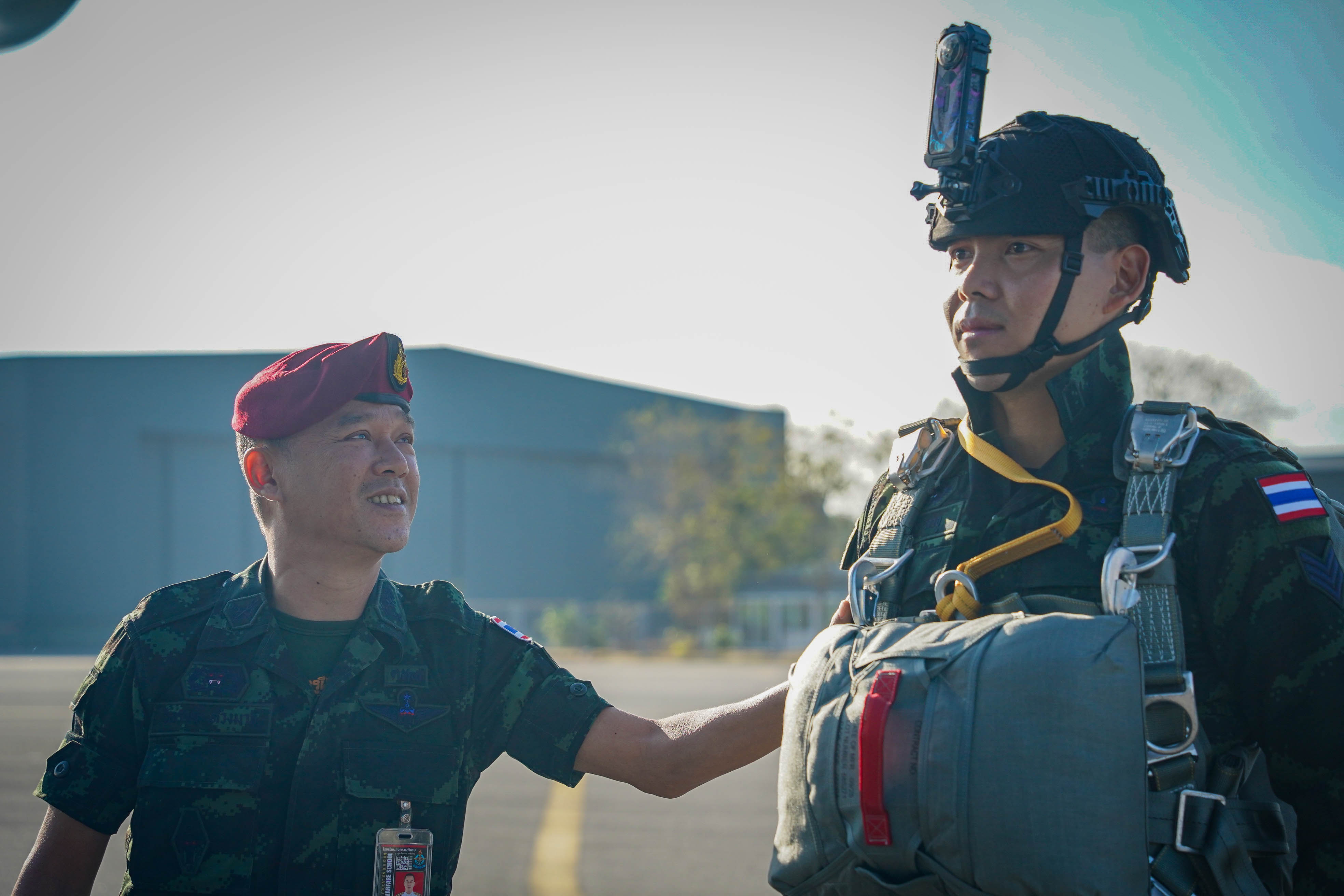 3  - 30 ม.ค. 69 นนร.ชั้นปีที่ 3 รุ่นที่ 75 ฝึกภาคสนาม วิชาการฝึกอบรมหลักสูตรส่งทางอากาศ รุ่นที่ 360 (นนร.) ณ ศสพ. จว.ล.บ. ทำการฝึกการกระโดดร่มภาคพื้นดินหมุนเวียน 6 สถานี