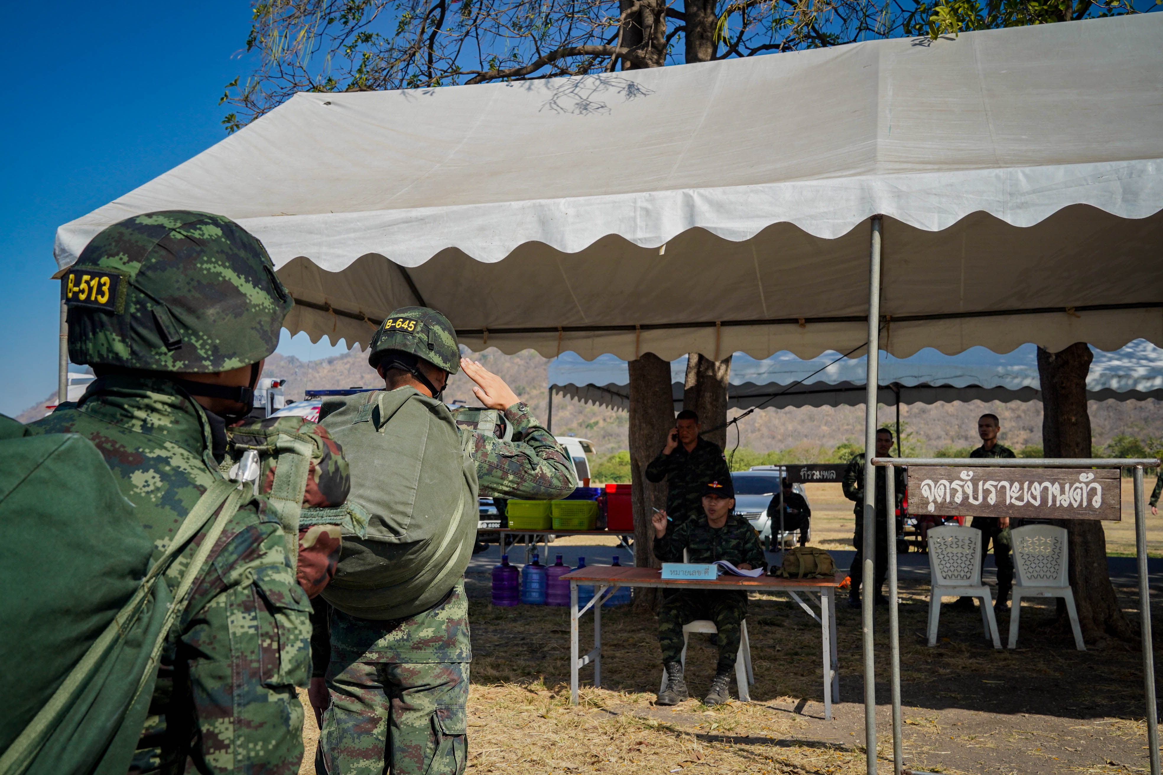 3  - 30 ม.ค. 69 นนร.ชั้นปีที่ 3 รุ่นที่ 75 ฝึกภาคสนาม วิชาการฝึกอบรมหลักสูตรส่งทางอากาศ รุ่นที่ 360 (นนร.) ณ ศสพ. จว.ล.บ. ทำการฝึกการกระโดดร่มภาคพื้นดินหมุนเวียน 6 สถานี