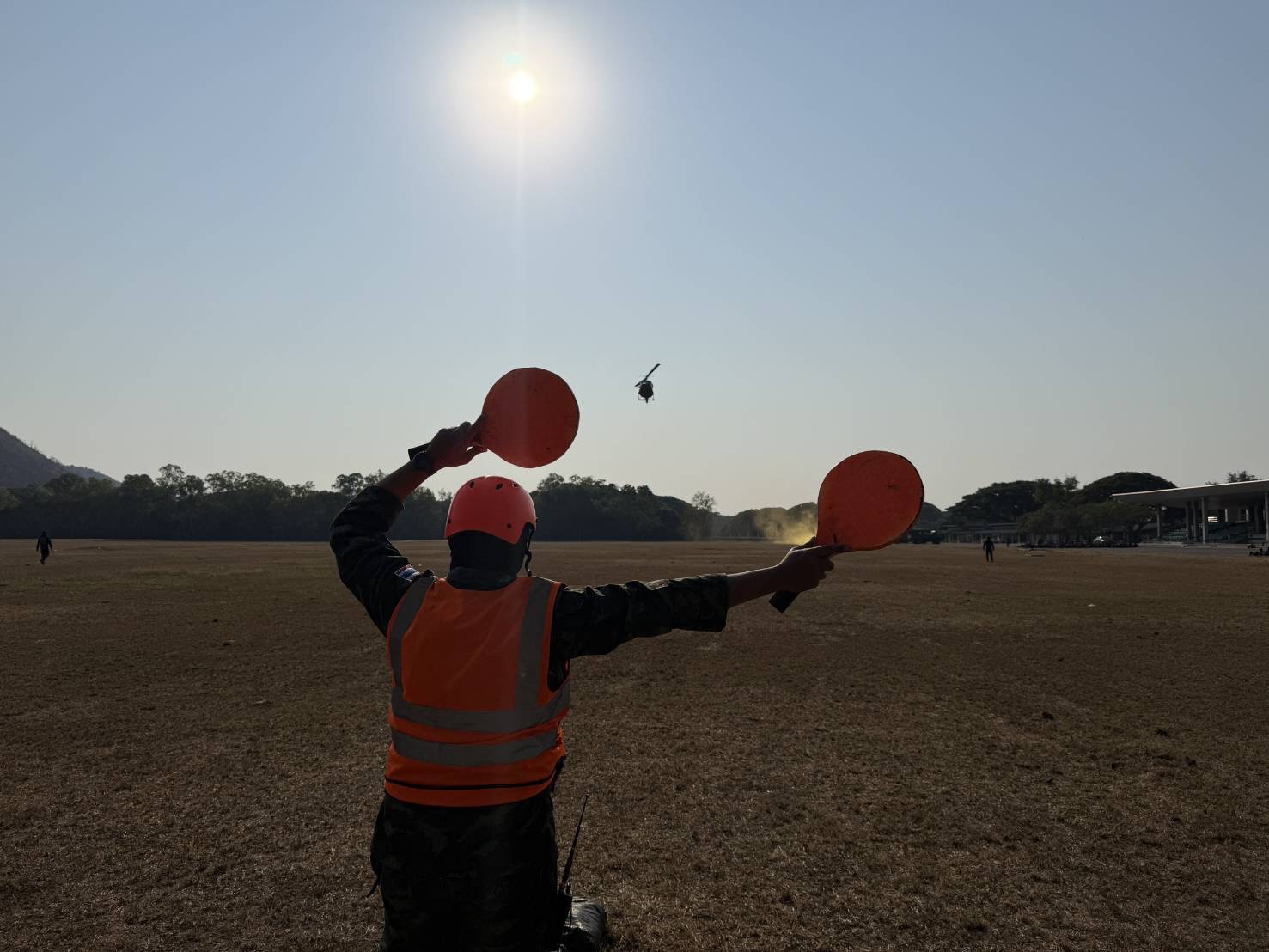 3  - 30 ม.ค. 69 นนร.ชั้นปีที่ 3 รุ่นที่ 75 ฝึกภาคสนาม วิชาการฝึกอบรมหลักสูตรส่งทางอากาศ รุ่นที่ 360 (นนร.) ณ ศสพ. จว.ล.บ. ทำการฝึกการกระโดดร่มภาคพื้นดินหมุนเวียน 6 สถานี