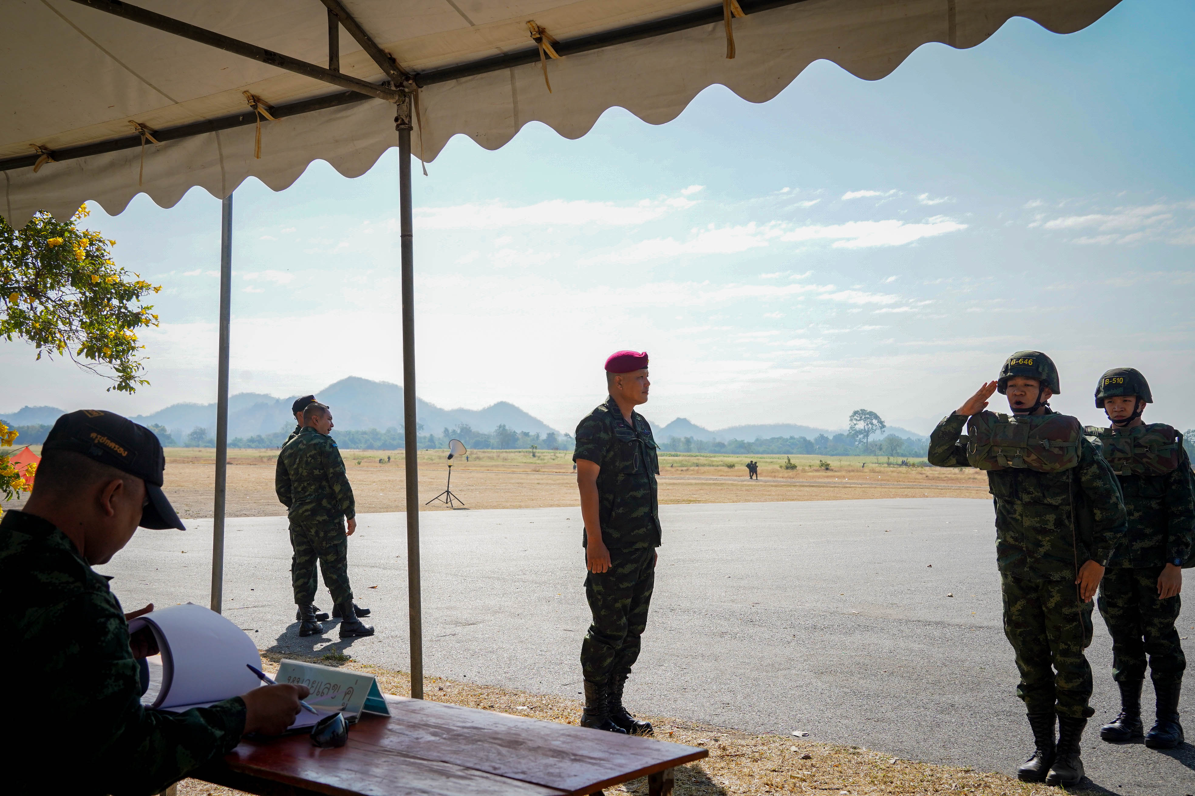 3  - 30 ม.ค. 69 นนร.ชั้นปีที่ 3 รุ่นที่ 75 ฝึกภาคสนาม วิชาการฝึกอบรมหลักสูตรส่งทางอากาศ รุ่นที่ 360 (นนร.) ณ ศสพ. จว.ล.บ. ทำการฝึกการกระโดดร่มภาคพื้นดินหมุนเวียน 6 สถานี