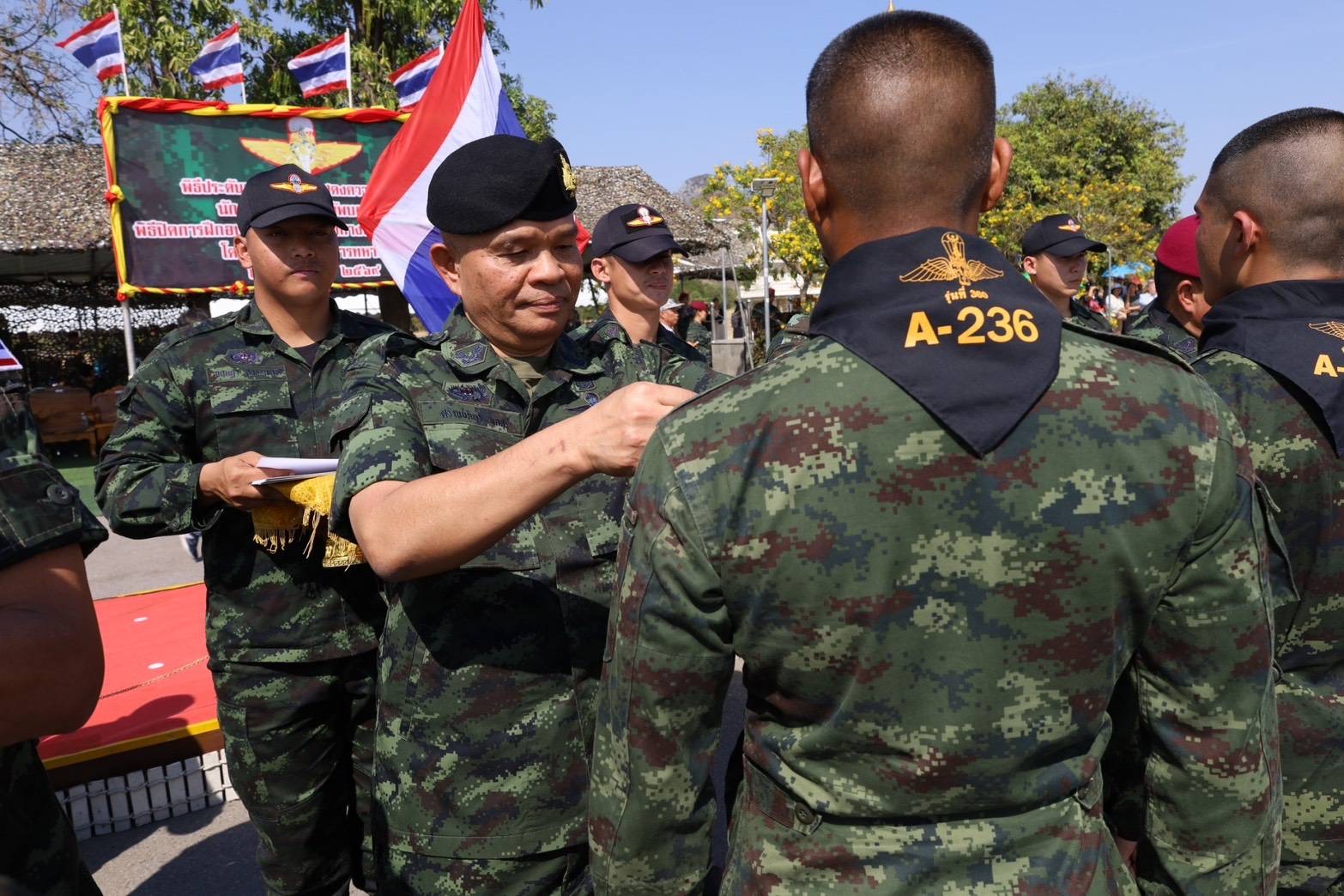 3  - 30 ม.ค. 69 นนร.ชั้นปีที่ 3 รุ่นที่ 75 ฝึกภาคสนาม วิชาการฝึกอบรมหลักสูตรส่งทางอากาศ รุ่นที่ 360 (นนร.) ณ ศสพ. จว.ล.บ. ทำการฝึกการกระโดดร่มภาคพื้นดินหมุนเวียน 6 สถานี