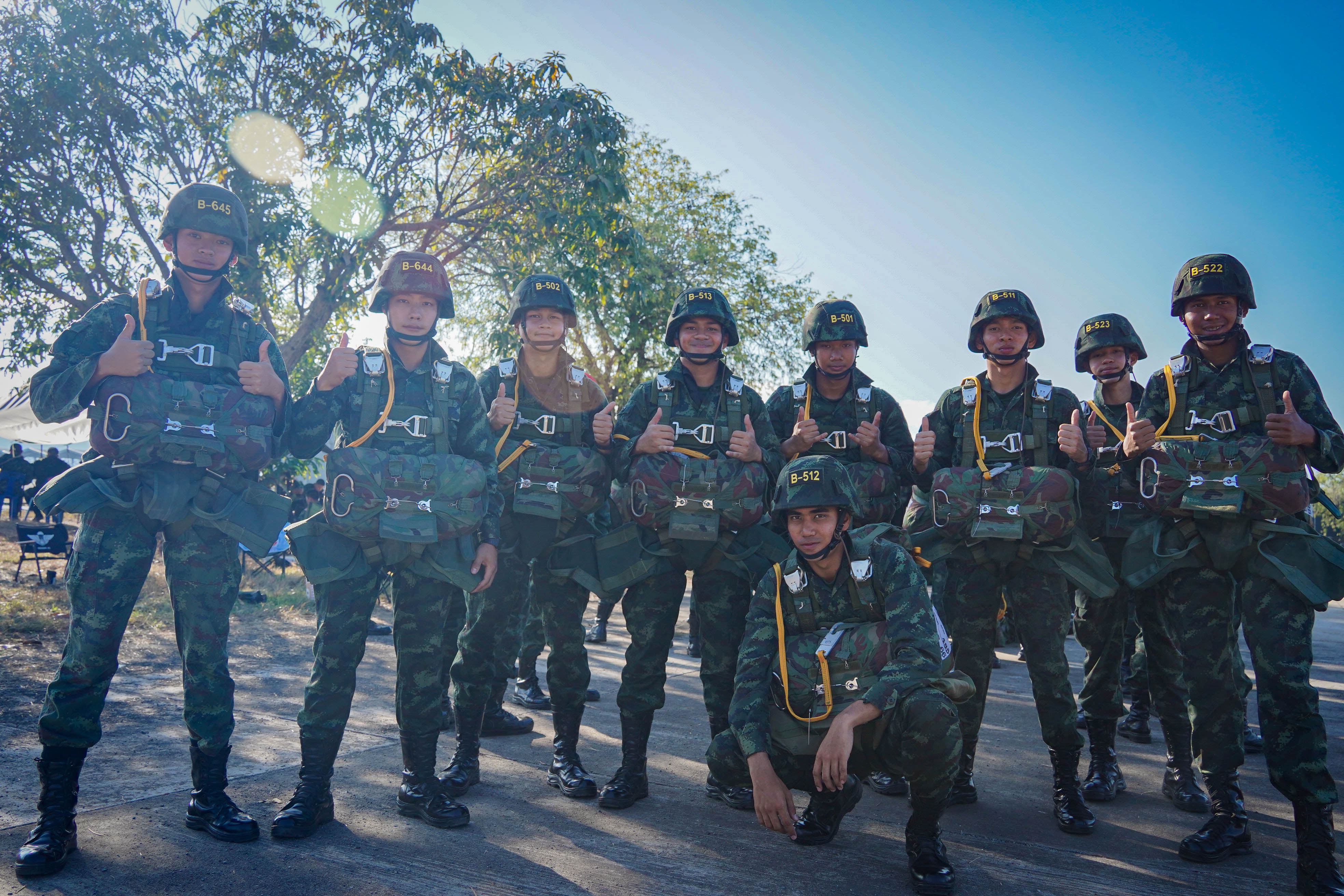 3  - 30 ม.ค. 69 นนร.ชั้นปีที่ 3 รุ่นที่ 75 ฝึกภาคสนาม วิชาการฝึกอบรมหลักสูตรส่งทางอากาศ รุ่นที่ 360 (นนร.) ณ ศสพ. จว.ล.บ. ทำการฝึกการกระโดดร่มภาคพื้นดินหมุนเวียน 6 สถานี