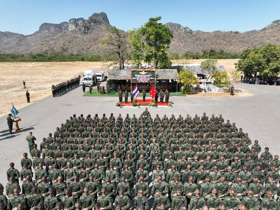 3  - 30 ม.ค. 69 นนร.ชั้นปีที่ 3 รุ่นที่ 75 ฝึกภาคสนาม วิชาการฝึกอบรมหลักสูตรส่งทางอากาศ รุ่นที่ 360 (นนร.) ณ ศสพ. จว.ล.บ. ทำการฝึกการกระโดดร่มภาคพื้นดินหมุนเวียน 6 สถานี