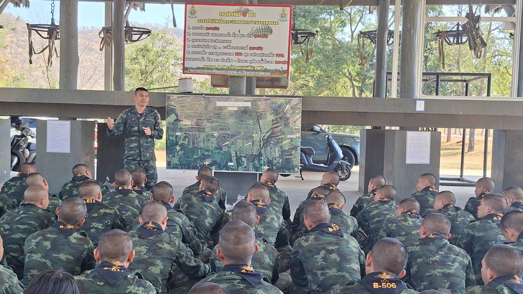 3  - 30 ม.ค. 69 นนร.ชั้นปีที่ 3 รุ่นที่ 75 ฝึกภาคสนาม วิชาการฝึกอบรมหลักสูตรส่งทางอากาศ รุ่นที่ 360 (นนร.) ณ ศสพ. จว.ล.บ. ทำการฝึกการกระโดดร่มภาคพื้นดินหมุนเวียน 6 สถานี