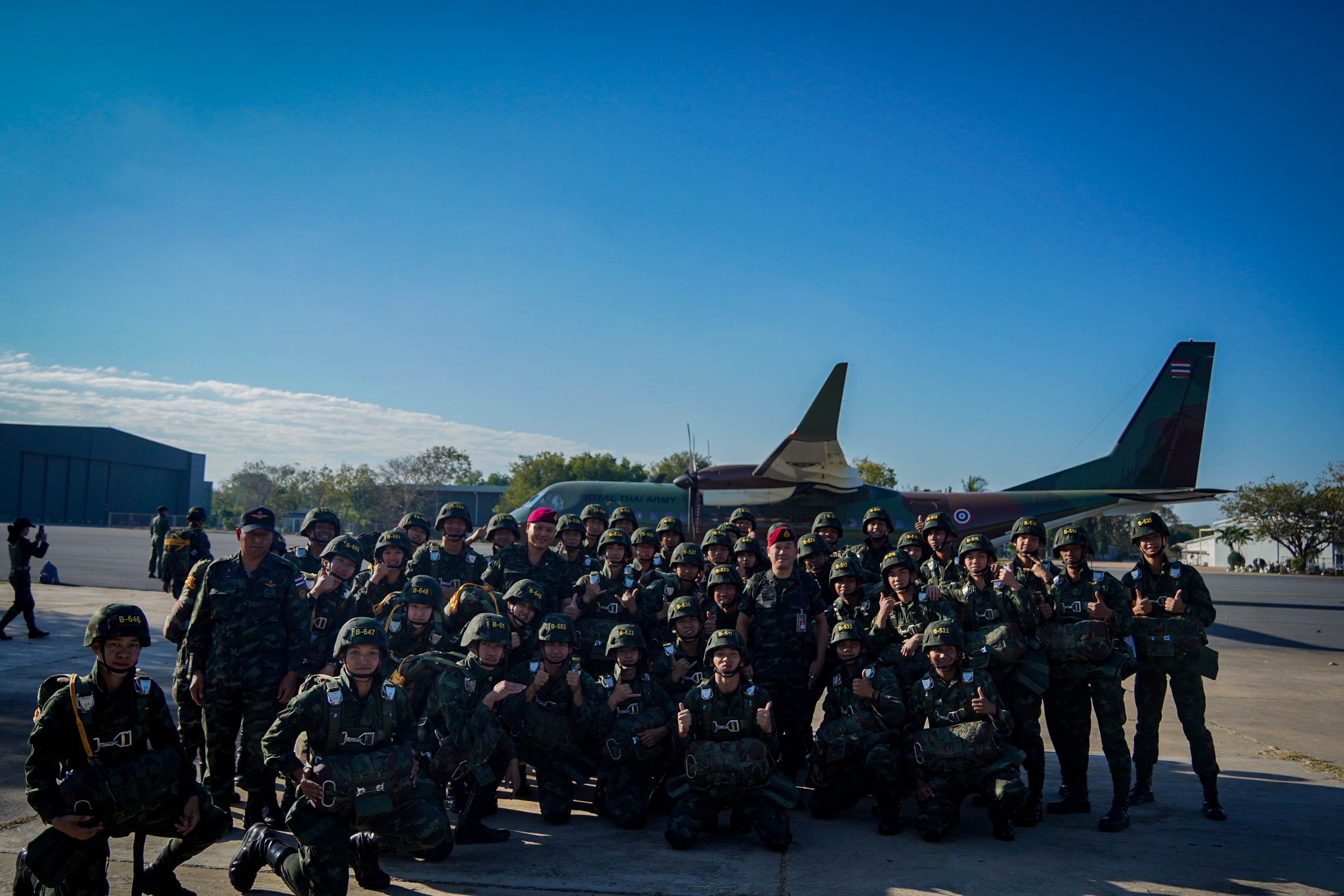 3 - 30 ม.ค. 69 นนร.ชั้นปีที่ 3 รุ่นที่ 75 ฝึกภาคสนาม วิชาการฝึกอบรมหลักสูตรส่งทางอากาศ รุ่นที่ 360 (นนร.) ณ ศสพ. จว.ล.บ. ทำการฝึกการกระโดดร่มภาคพื้นดินหมุนเวียน 6 สถานี