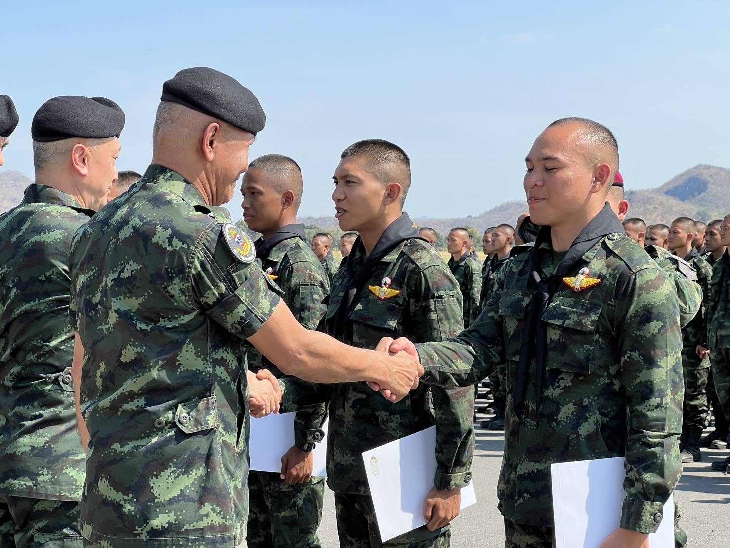 3  - 30 ม.ค. 69 นนร.ชั้นปีที่ 3 รุ่นที่ 75 ฝึกภาคสนาม วิชาการฝึกอบรมหลักสูตรส่งทางอากาศ รุ่นที่ 360 (นนร.) ณ ศสพ. จว.ล.บ. ทำการฝึกการกระโดดร่มภาคพื้นดินหมุนเวียน 6 สถานี