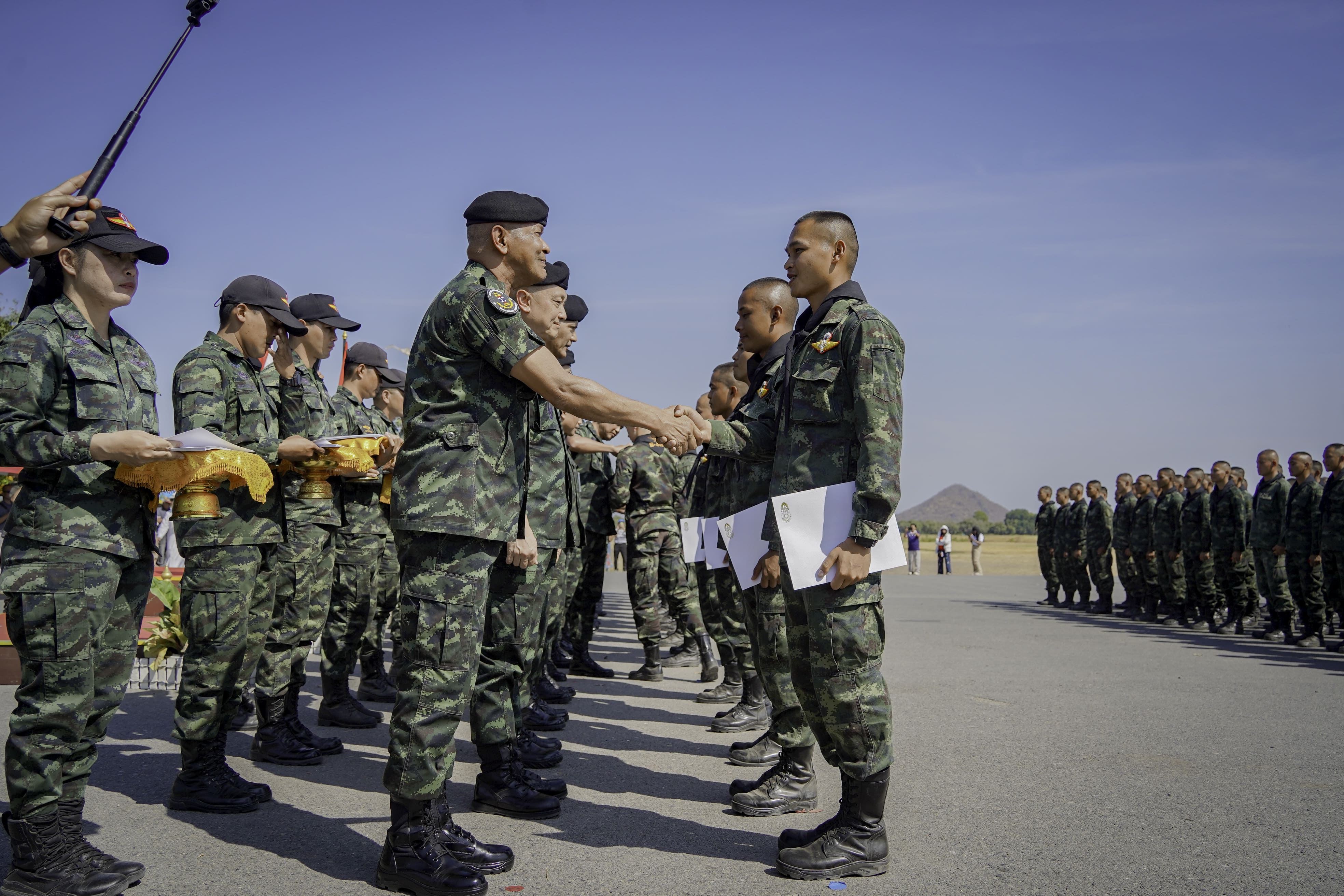 3  - 30 ม.ค. 69 นนร.ชั้นปีที่ 3 รุ่นที่ 75 ฝึกภาคสนาม วิชาการฝึกอบรมหลักสูตรส่งทางอากาศ รุ่นที่ 360 (นนร.) ณ ศสพ. จว.ล.บ. ทำการฝึกการกระโดดร่มภาคพื้นดินหมุนเวียน 6 สถานี