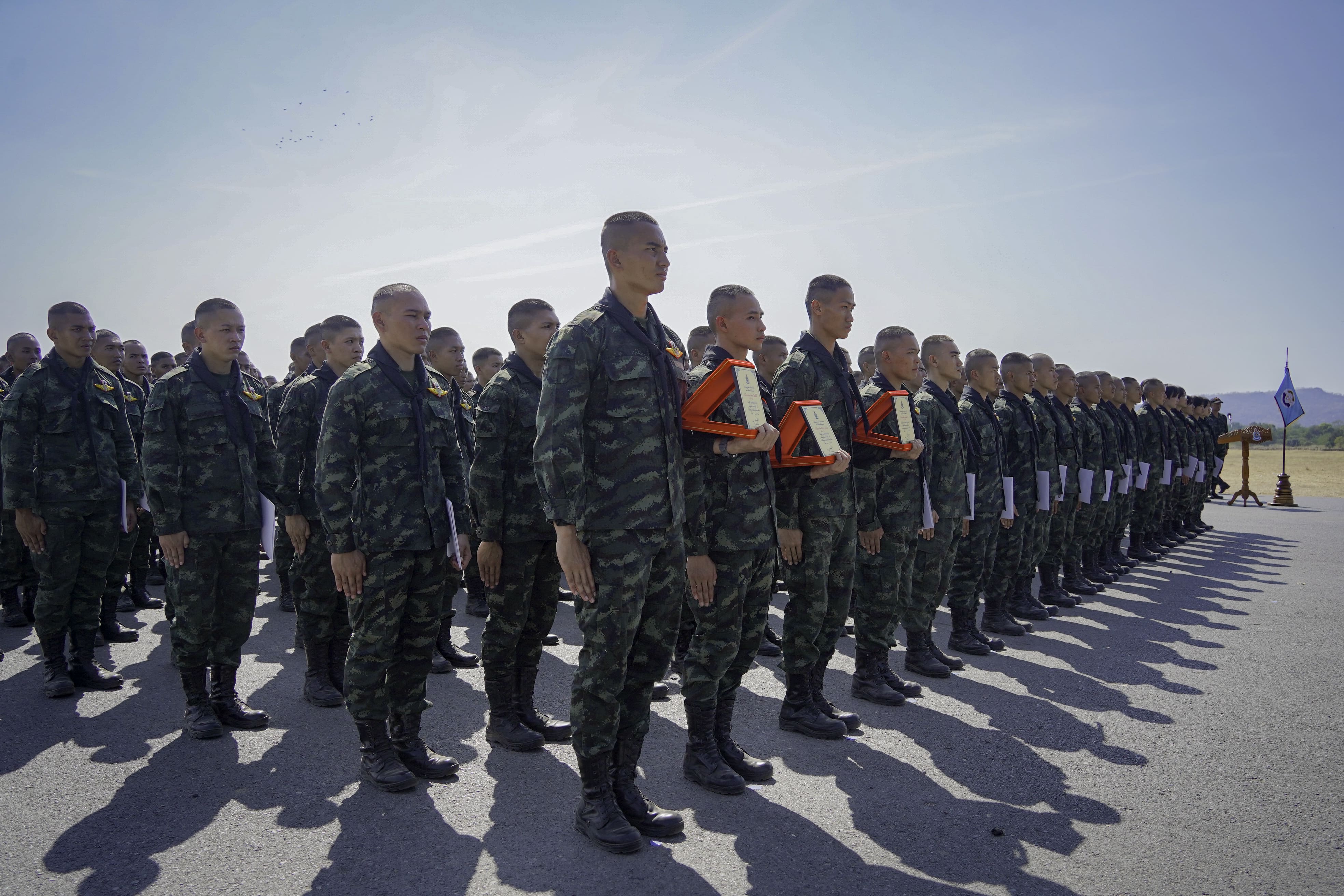 3  - 30 ม.ค. 69 นนร.ชั้นปีที่ 3 รุ่นที่ 75 ฝึกภาคสนาม วิชาการฝึกอบรมหลักสูตรส่งทางอากาศ รุ่นที่ 360 (นนร.) ณ ศสพ. จว.ล.บ. ทำการฝึกการกระโดดร่มภาคพื้นดินหมุนเวียน 6 สถานี