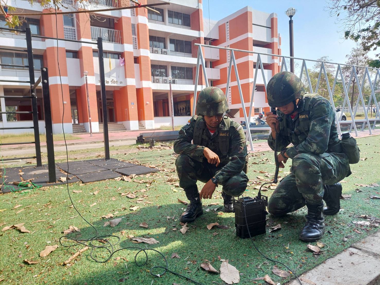 ส่วนวิชาทหาร โรงเรียนนายร้อยพระจุลจอมเกล้า ทำการฝึกเพิ่มพูนทักษะทางด้านวิชาทหารให้กับ นนร.ชั้นปีที่ 1 รุ่นที่ 77 ประจำปีการศึกษา 2568 ตั้งแต่ห้วงวันที่ 2 - 20 ก.พ. 69