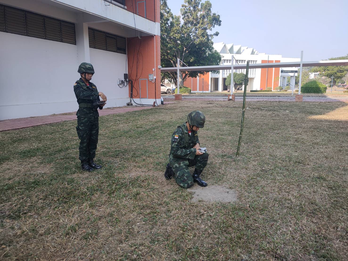 ส่วนวิชาทหาร โรงเรียนนายร้อยพระจุลจอมเกล้า ทำการฝึกเพิ่มพูนทักษะทางด้านวิชาทหารให้กับ นนร.ชั้นปีที่ 1 รุ่นที่ 77 ประจำปีการศึกษา 2568 ตั้งแต่ห้วงวันที่ 2 - 20 ก.พ. 69