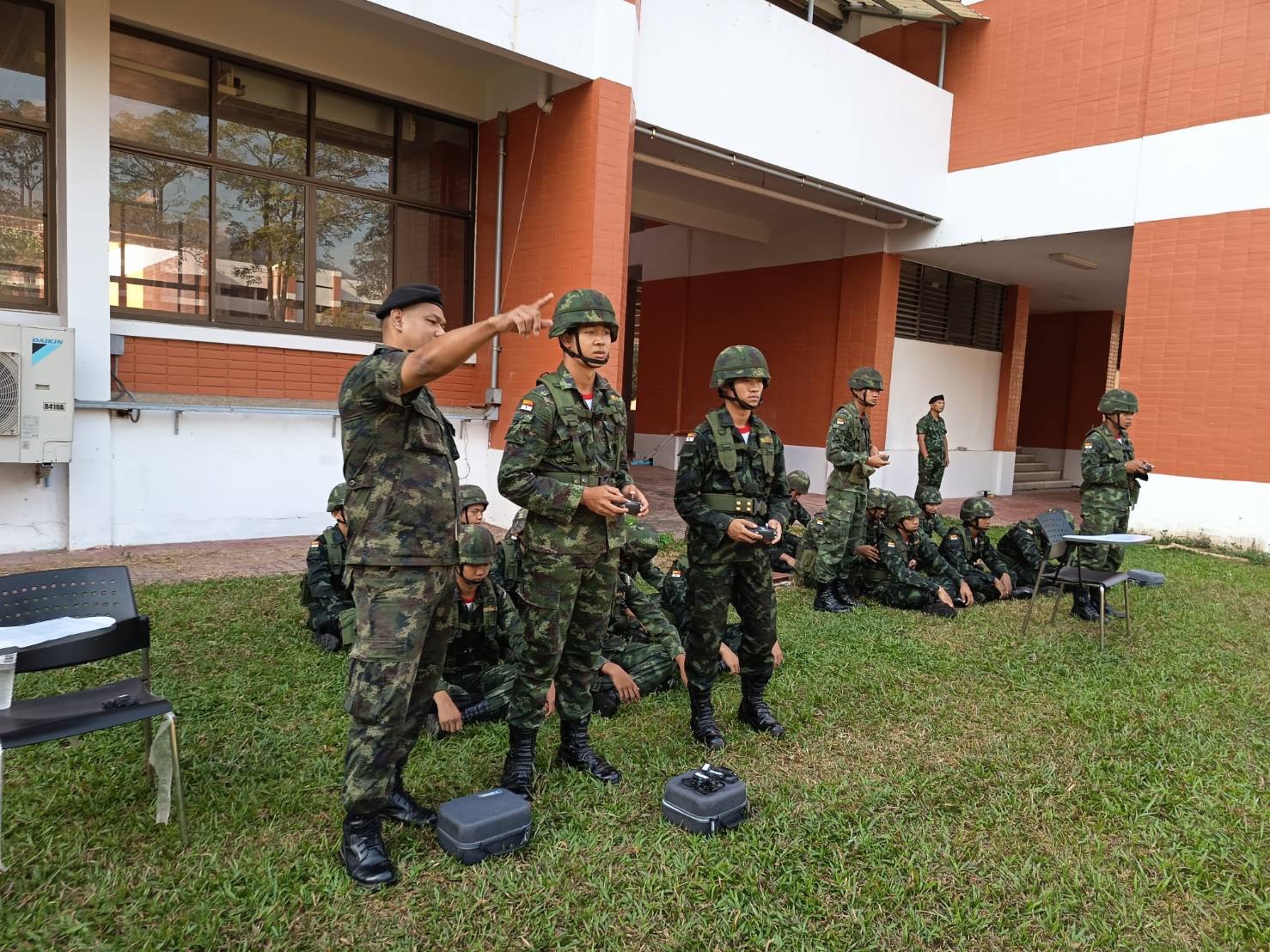 ส่วนวิชาทหาร โรงเรียนนายร้อยพระจุลจอมเกล้า ทำการฝึกเพิ่มพูนทักษะทางด้านวิชาทหารให้กับ นนร.ชั้นปีที่ 1 รุ่นที่ 77 ประจำปีการศึกษา 2568 ตั้งแต่ห้วงวันที่ 2 - 20 ก.พ. 69