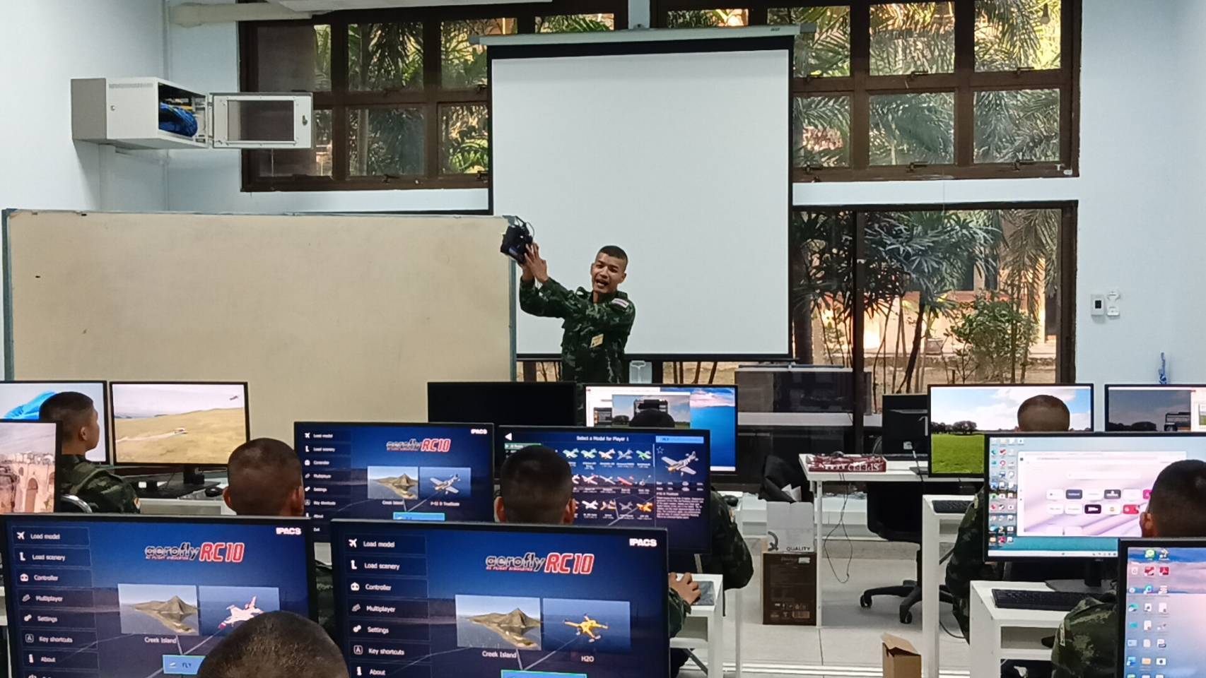 ส่วนวิชาทหาร โรงเรียนนายร้อยพระจุลจอมเกล้า ทำการฝึกเพิ่มพูนทักษะทางด้านวิชาทหารให้กับ นนร.ชั้นปีที่ 2 รุ่นที่ 76 ประจำปีการศึกษา 2568 ตั้งแต่ห้วงวันที่ 2 - 20 ก.พ. 69