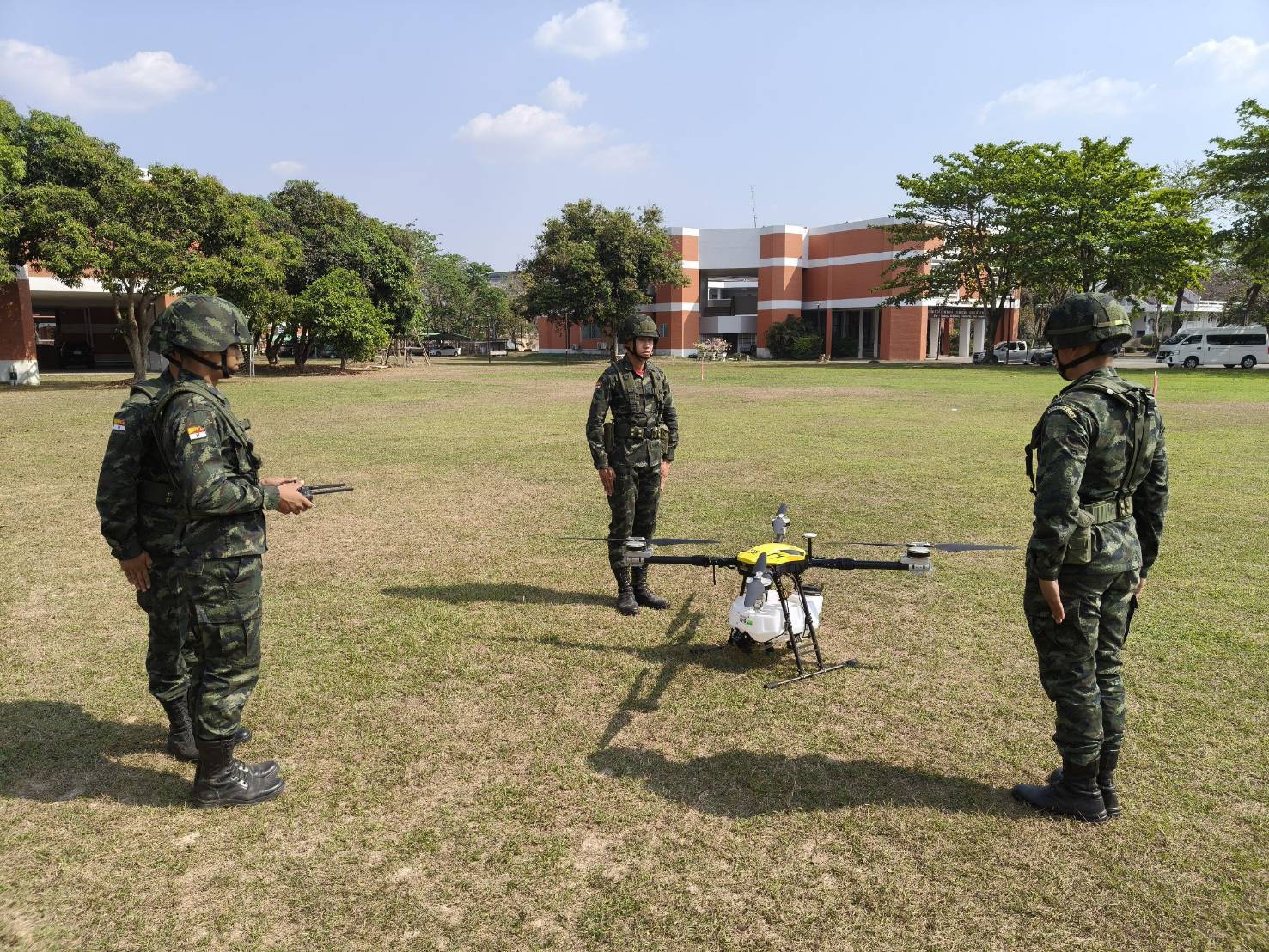 ส่วนวิชาทหาร โรงเรียนนายร้อยพระจุลจอมเกล้า ทำการฝึกเพิ่มพูนทักษะทางด้านวิชาทหารให้กับ นนร.ชั้นปีที่ 3 รุ่นที่ 75 ประจำปีการศึกษา 2568 ตั้งแต่ห้วงวันที่ 2 - 20 ก.พ. 69