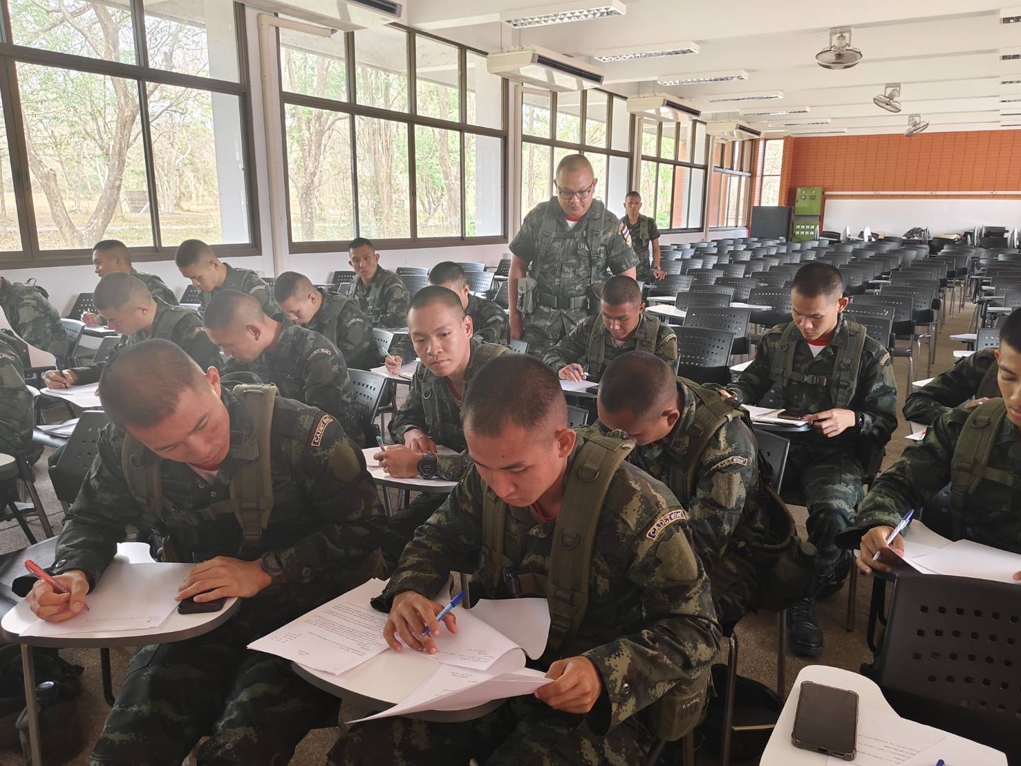 ส่วนวิชาทหาร โรงเรียนนายร้อยพระจุลจอมเกล้า ทำการฝึกเพิ่มพูนทักษะทางด้านวิชาทหารให้กับ นนร.ชั้นปีที่ 3 รุ่นที่ 75 ประจำปีการศึกษา 2568 ตั้งแต่ห้วงวันที่ 2 - 20 ก.พ. 69