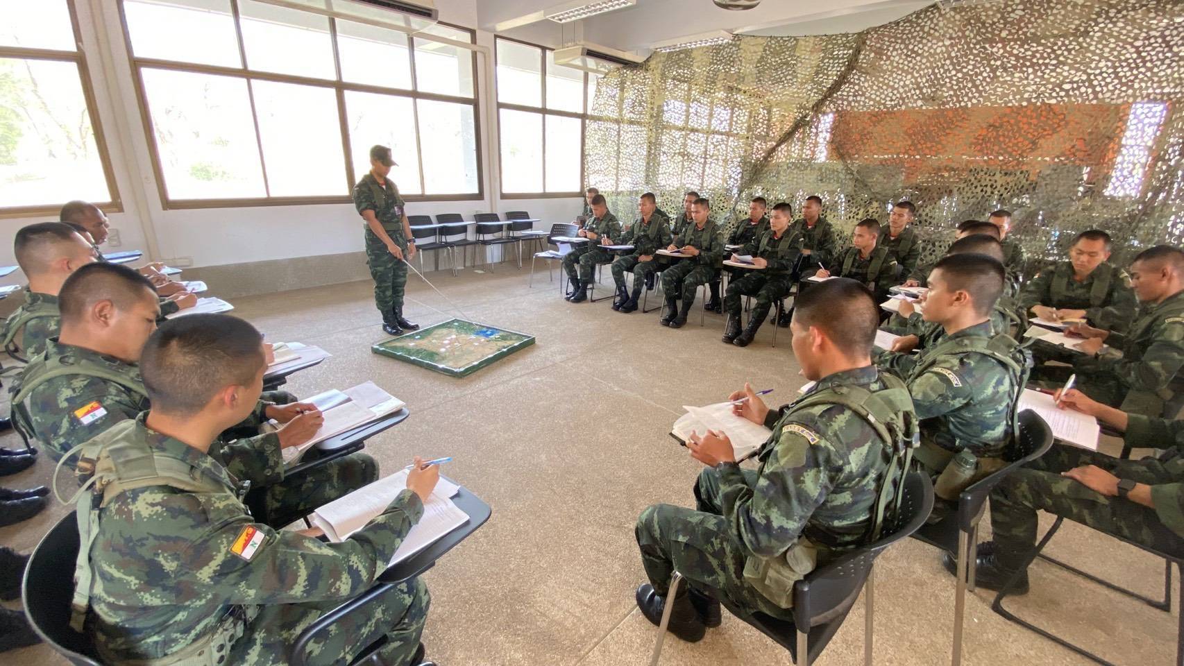 ส่วนวิชาทหาร โรงเรียนนายร้อยพระจุลจอมเกล้า ทำการฝึกเพิ่มพูนทักษะทางด้านวิชาทหารให้กับ นนร.ชั้นปีที่ 3 รุ่นที่ 75 ประจำปีการศึกษา 2568 ตั้งแต่ห้วงวันที่ 2 - 20 ก.พ. 69