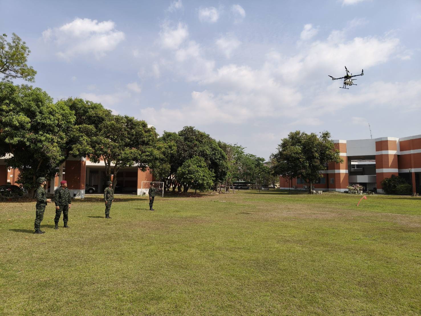 ส่วนวิชาทหาร โรงเรียนนายร้อยพระจุลจอมเกล้า ทำการฝึกเพิ่มพูนทักษะทางด้านวิชาทหารให้กับ นนร.ชั้นปีที่ 3 รุ่นที่ 75 ประจำปีการศึกษา 2568 ตั้งแต่ห้วงวันที่ 2 - 20 ก.พ. 69