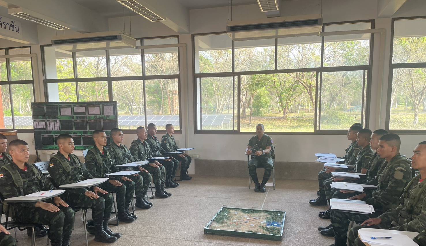 ส่วนวิชาทหาร โรงเรียนนายร้อยพระจุลจอมเกล้า ทำการฝึกเพิ่มพูนทักษะทางด้านวิชาทหารให้กับ นนร.ชั้นปีที่ 3 รุ่นที่ 75 ประจำปีการศึกษา 2568 ตั้งแต่ห้วงวันที่ 2 - 20 ก.พ. 69