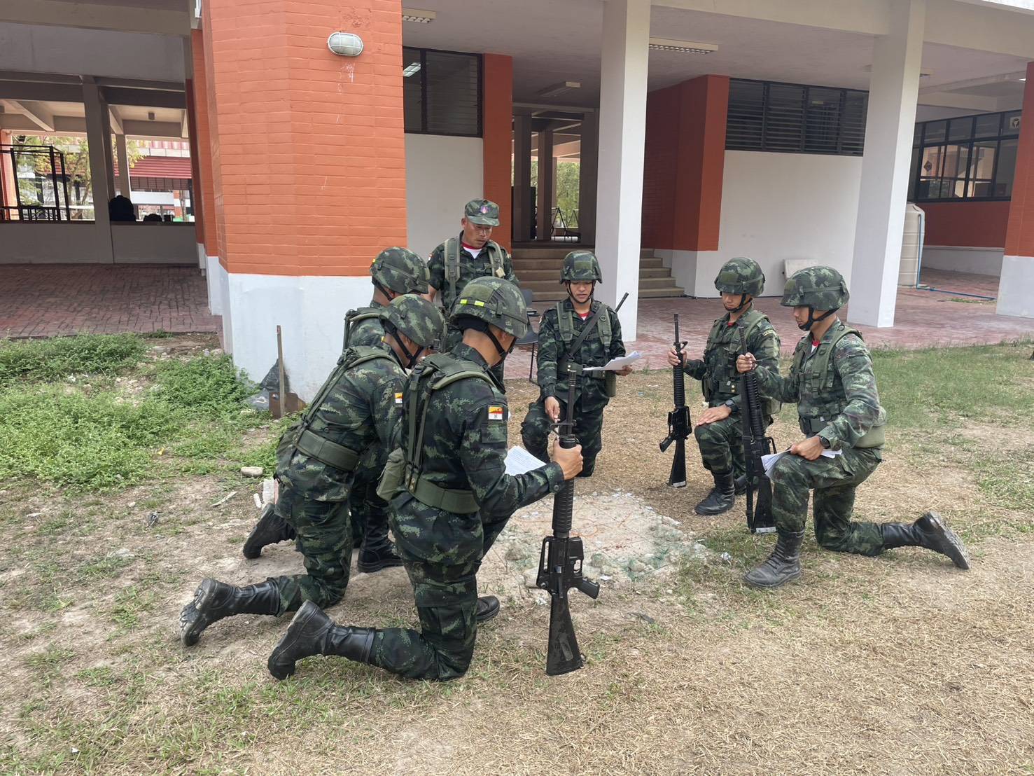 ส่วนวิชาทหาร โรงเรียนนายร้อยพระจุลจอมเกล้า ทำการฝึกเพิ่มพูนทักษะทางด้านวิชาทหารให้กับ นนร.ชั้นปีที่ 3 รุ่นที่ 75 ประจำปีการศึกษา 2568 ตั้งแต่ห้วงวันที่ 2 - 20 ก.พ. 69