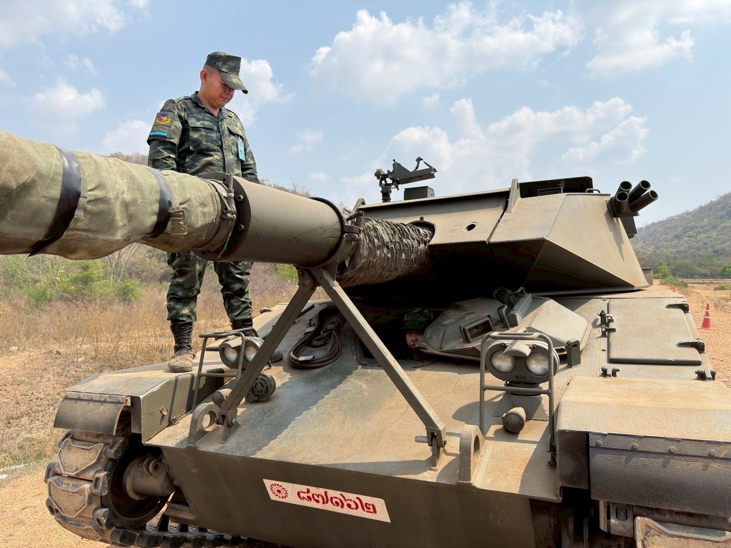 20 ก.พ. - 1 มี.ค. 69
นนร. ชั้นปีที่ 2 รุ่นที่ 76 ฝึกภาคสนาม วิชาการฝึกยุทโธปกรณ์ของเหล่าทหารม้า โดยทำการฝึก 4 สถานี
สถานีที่ 1 ขี่ม้าเบื้องต้น
สถานีที่ 2 อาวุธยุทโธปกรณ์ของเหล่าทหารม้า
สถานีที่ 3 ขับรถถังและรถสายพาน
สถานีที่ 4 พลประจำรถ (TACOS)