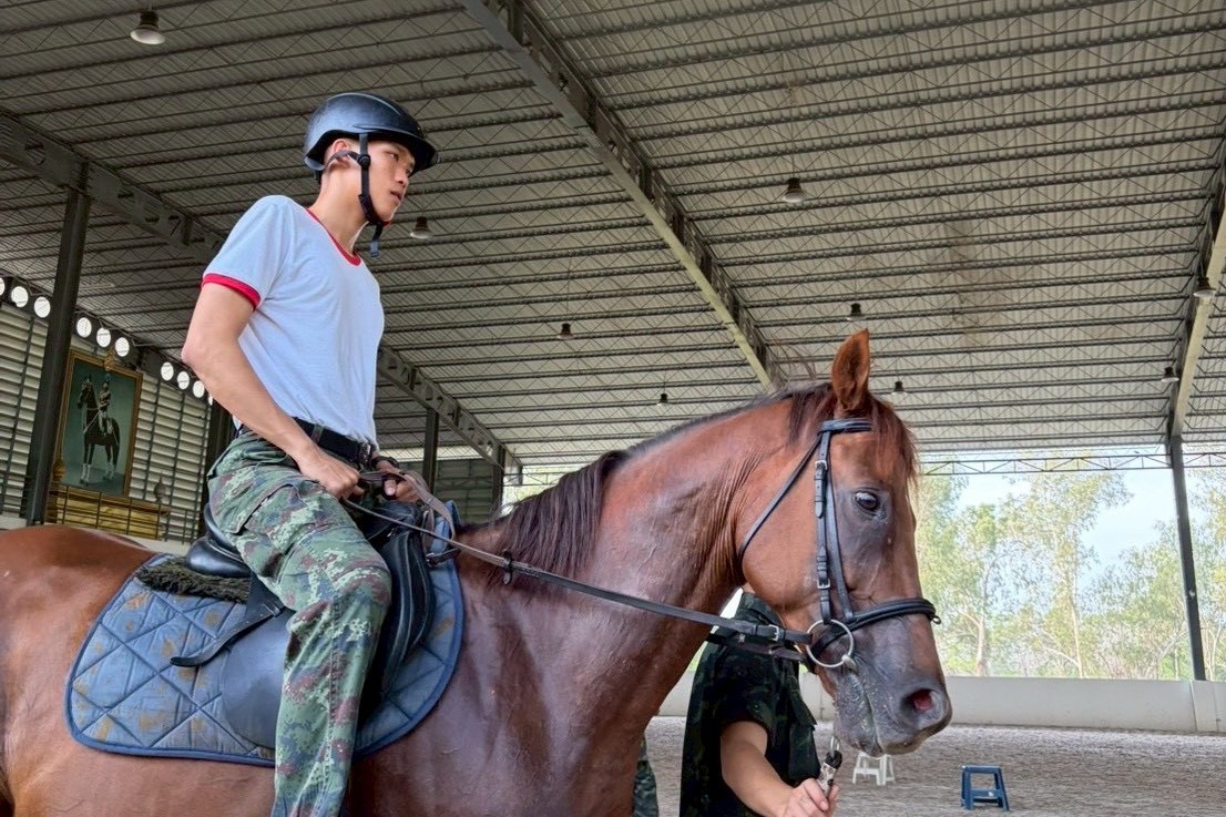 20 ก.พ. - 1 มี.ค. 69
นนร. ชั้นปีที่ 2 รุ่นที่ 76 ฝึกภาคสนาม วิชาการฝึกยุทโธปกรณ์ของเหล่าทหารม้า โดยทำการฝึก 4 สถานี
สถานีที่ 1 ขี่ม้าเบื้องต้น
สถานีที่ 2 อาวุธยุทโธปกรณ์ของเหล่าทหารม้า
สถานีที่ 3 ขับรถถังและรถสายพาน
สถานีที่ 4 พลประจำรถ (TACOS)