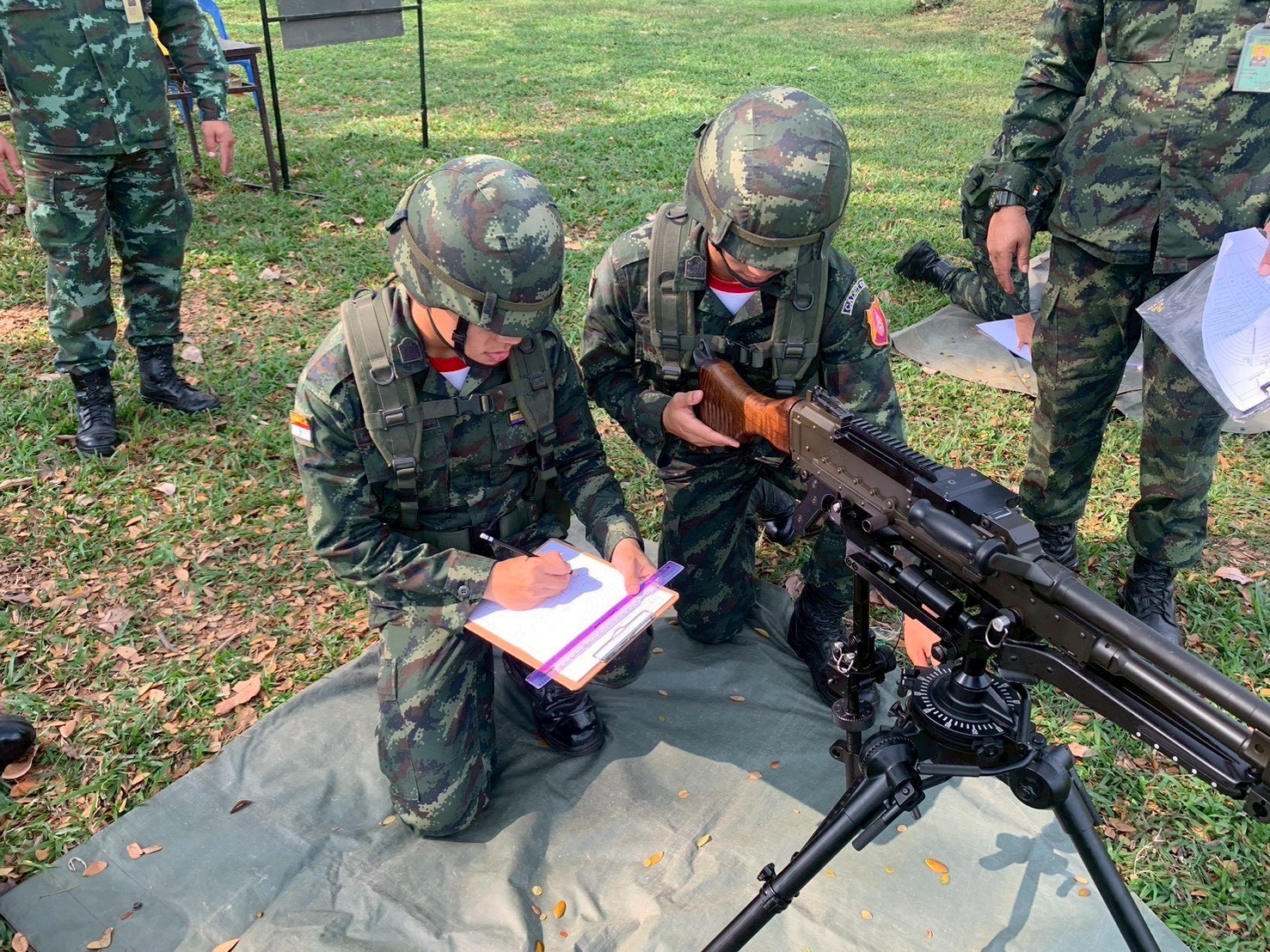 20 ก.พ. - 1 มี.ค. 69
นนร. ชั้นปีที่ 2 รุ่นที่ 76 ฝึกภาคสนาม วิชาการฝึกยุทโธปกรณ์ของเหล่าทหารม้า โดยทำการฝึก 4 สถานี
สถานีที่ 1 ขี่ม้าเบื้องต้น
สถานีที่ 2 อาวุธยุทโธปกรณ์ของเหล่าทหารม้า
สถานีที่ 3 ขับรถถังและรถสายพาน
สถานีที่ 4 พลประจำรถ (TACOS)