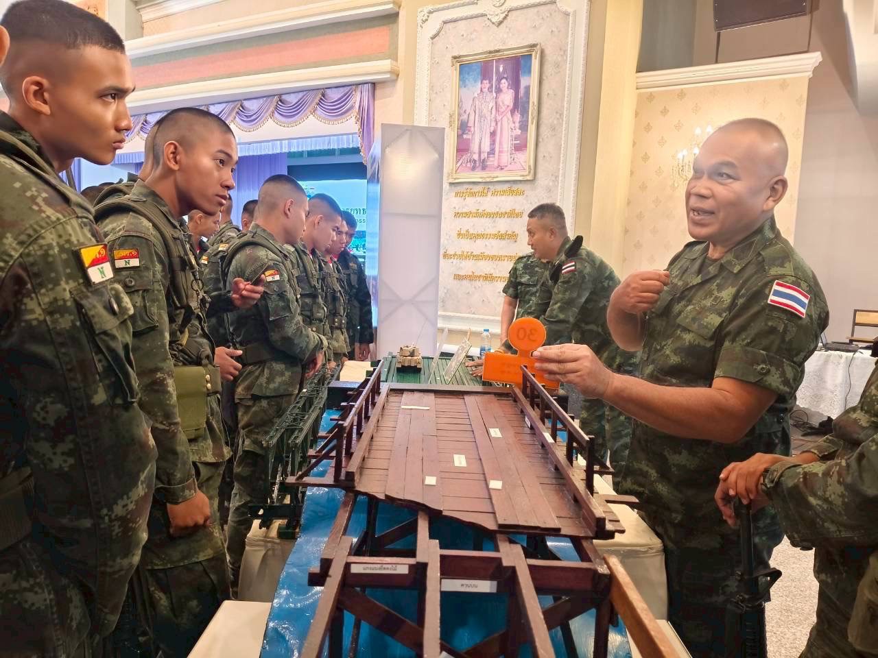 20 ก.พ. - 5 มี.ค. 69 
นนร.ชั้นปีที่ 1 รุ่นที่ 77 ฝึกภาคสนาม วิชาการฝึกช่างสนาม วัตถุระเบิด และการทำลาย 
ทำการฝึกต่างๆดังนี้
1.การฝึกป้อมสนาม
2.การฝึกเครื่องกีดขวาง
3.การฝึกการพราง
4.การฝึกระบบการจุดระเบิดด้วยเชื้อปะทุชนวน, เชื้อปะทุไฟฟ้า และชนวนฝักแคระเบิด
5.การฝึกการติดตั้งรื้อถอนทุ่นระเบิดดักรถถัง, ทุ่นระเบิดสังหานบุคคลฝ่ายเรา และต่างประเทศ
6.การฝึกการติดตั้งรื้อถอนกับระเบิดแสวงเครื่อง พวกใช้เชื้อปะทุชนวน และพวกใช้เชื้อปะทุไฟฟ้า
7.การฝึกการใช้เครื่องตรวจค้นทุ่นระบิด, การเจาะช่องอย่างเร่งด่วน และการเจาะช่องอย่างประณีต
8.การฝึกการยุทธ์ข้ามลำน้ำ, แพ และสะพาน  
9.การฝึกเครื่องหนุนมั่น/เครื่องหนุนลอย