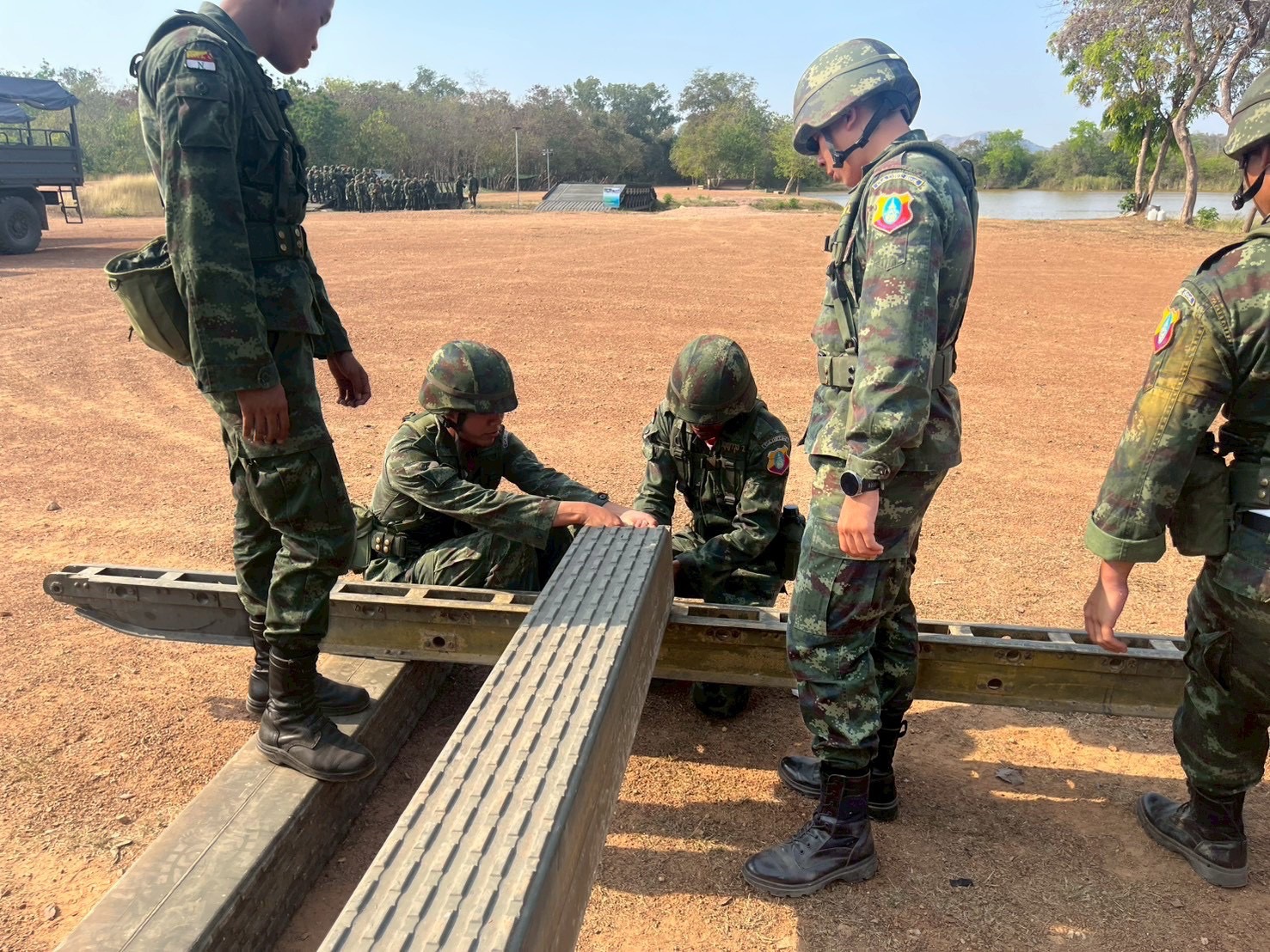 20 ก.พ. - 5 มี.ค. 69 
นนร.ชั้นปีที่ 1 รุ่นที่ 77 ฝึกภาคสนาม วิชาการฝึกช่างสนาม วัตถุระเบิด และการทำลาย 
ทำการฝึกต่างๆดังนี้
1.การฝึกป้อมสนาม
2.การฝึกเครื่องกีดขวาง
3.การฝึกการพราง
4.การฝึกระบบการจุดระเบิดด้วยเชื้อปะทุชนวน, เชื้อปะทุไฟฟ้า และชนวนฝักแคระเบิด
5.การฝึกการติดตั้งรื้อถอนทุ่นระเบิดดักรถถัง, ทุ่นระเบิดสังหานบุคคลฝ่ายเรา และต่างประเทศ
6.การฝึกการติดตั้งรื้อถอนกับระเบิดแสวงเครื่อง พวกใช้เชื้อปะทุชนวน และพวกใช้เชื้อปะทุไฟฟ้า
7.การฝึกการใช้เครื่องตรวจค้นทุ่นระบิด, การเจาะช่องอย่างเร่งด่วน และการเจาะช่องอย่างประณีต
8.การฝึกการยุทธ์ข้ามลำน้ำ, แพ และสะพาน  
9.การฝึกเครื่องหนุนมั่น/เครื่องหนุนลอย