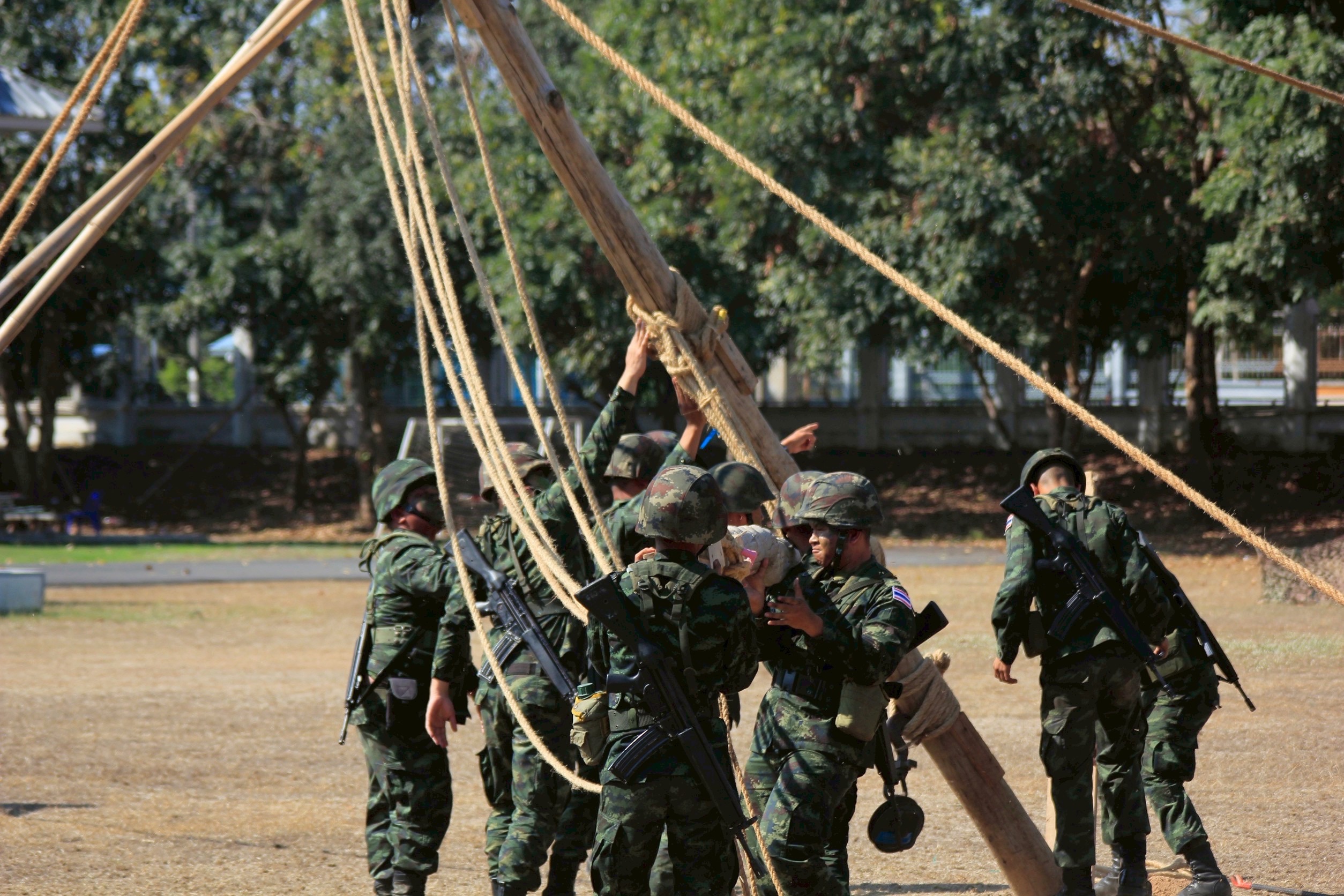 20 ก.พ. - 5 มี.ค. 69 
นนร.ชั้นปีที่ 1 รุ่นที่ 77 ฝึกภาคสนาม วิชาการฝึกช่างสนาม วัตถุระเบิด และการทำลาย 
ทำการฝึกต่างๆดังนี้
1.การฝึกป้อมสนาม
2.การฝึกเครื่องกีดขวาง
3.การฝึกการพราง
4.การฝึกระบบการจุดระเบิดด้วยเชื้อปะทุชนวน, เชื้อปะทุไฟฟ้า และชนวนฝักแคระเบิด
5.การฝึกการติดตั้งรื้อถอนทุ่นระเบิดดักรถถัง, ทุ่นระเบิดสังหานบุคคลฝ่ายเรา และต่างประเทศ
6.การฝึกการติดตั้งรื้อถอนกับระเบิดแสวงเครื่อง พวกใช้เชื้อปะทุชนวน และพวกใช้เชื้อปะทุไฟฟ้า
7.การฝึกการใช้เครื่องตรวจค้นทุ่นระบิด, การเจาะช่องอย่างเร่งด่วน และการเจาะช่องอย่างประณีต
8.การฝึกการยุทธ์ข้ามลำน้ำ, แพ และสะพาน  
9.การฝึกเครื่องหนุนมั่น/เครื่องหนุนลอย