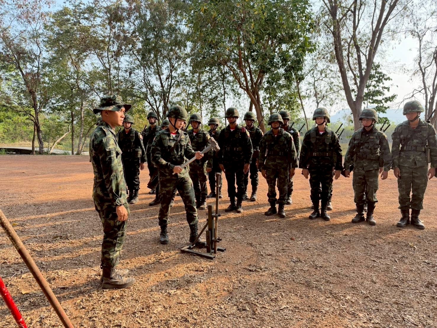 20 ก.พ. - 5 มี.ค. 69 
นนร.ชั้นปีที่ 1 รุ่นที่ 77 ฝึกภาคสนาม วิชาการฝึกช่างสนาม วัตถุระเบิด และการทำลาย 
ทำการฝึกต่างๆดังนี้
1.การฝึกป้อมสนาม
2.การฝึกเครื่องกีดขวาง
3.การฝึกการพราง
4.การฝึกระบบการจุดระเบิดด้วยเชื้อปะทุชนวน, เชื้อปะทุไฟฟ้า และชนวนฝักแคระเบิด
5.การฝึกการติดตั้งรื้อถอนทุ่นระเบิดดักรถถัง, ทุ่นระเบิดสังหานบุคคลฝ่ายเรา และต่างประเทศ
6.การฝึกการติดตั้งรื้อถอนกับระเบิดแสวงเครื่อง พวกใช้เชื้อปะทุชนวน และพวกใช้เชื้อปะทุไฟฟ้า
7.การฝึกการใช้เครื่องตรวจค้นทุ่นระบิด, การเจาะช่องอย่างเร่งด่วน และการเจาะช่องอย่างประณีต
8.การฝึกการยุทธ์ข้ามลำน้ำ, แพ และสะพาน  
9.การฝึกเครื่องหนุนมั่น/เครื่องหนุนลอย