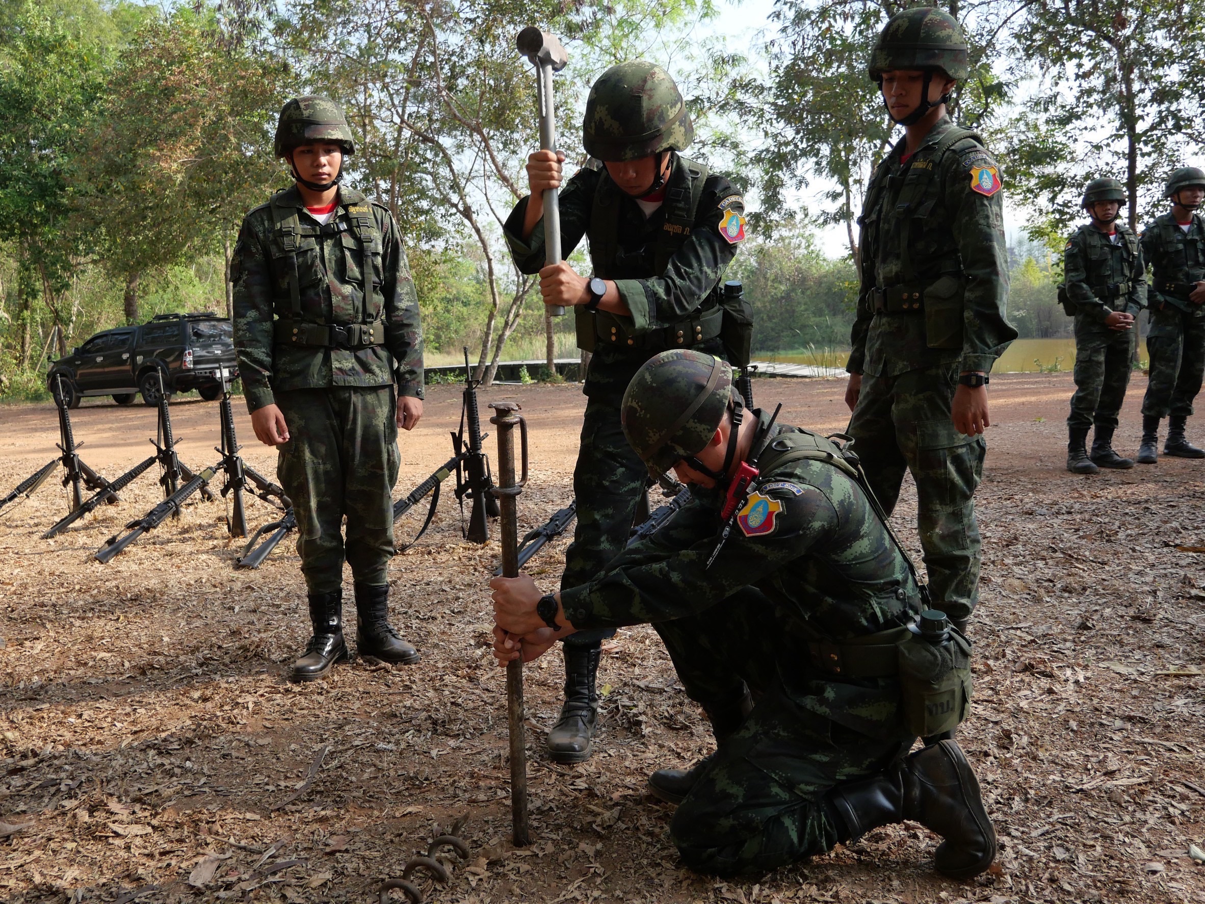 20 ก.พ. - 5 มี.ค. 69 
นนร.ชั้นปีที่ 1 รุ่นที่ 77 ฝึกภาคสนาม วิชาการฝึกช่างสนาม วัตถุระเบิด และการทำลาย 
ทำการฝึกต่างๆดังนี้
1.การฝึกป้อมสนาม
2.การฝึกเครื่องกีดขวาง
3.การฝึกการพราง
4.การฝึกระบบการจุดระเบิดด้วยเชื้อปะทุชนวน, เชื้อปะทุไฟฟ้า และชนวนฝักแคระเบิด
5.การฝึกการติดตั้งรื้อถอนทุ่นระเบิดดักรถถัง, ทุ่นระเบิดสังหานบุคคลฝ่ายเรา และต่างประเทศ
6.การฝึกการติดตั้งรื้อถอนกับระเบิดแสวงเครื่อง พวกใช้เชื้อปะทุชนวน และพวกใช้เชื้อปะทุไฟฟ้า
7.การฝึกการใช้เครื่องตรวจค้นทุ่นระบิด, การเจาะช่องอย่างเร่งด่วน และการเจาะช่องอย่างประณีต
8.การฝึกการยุทธ์ข้ามลำน้ำ, แพ และสะพาน  
9.การฝึกเครื่องหนุนมั่น/เครื่องหนุนลอย