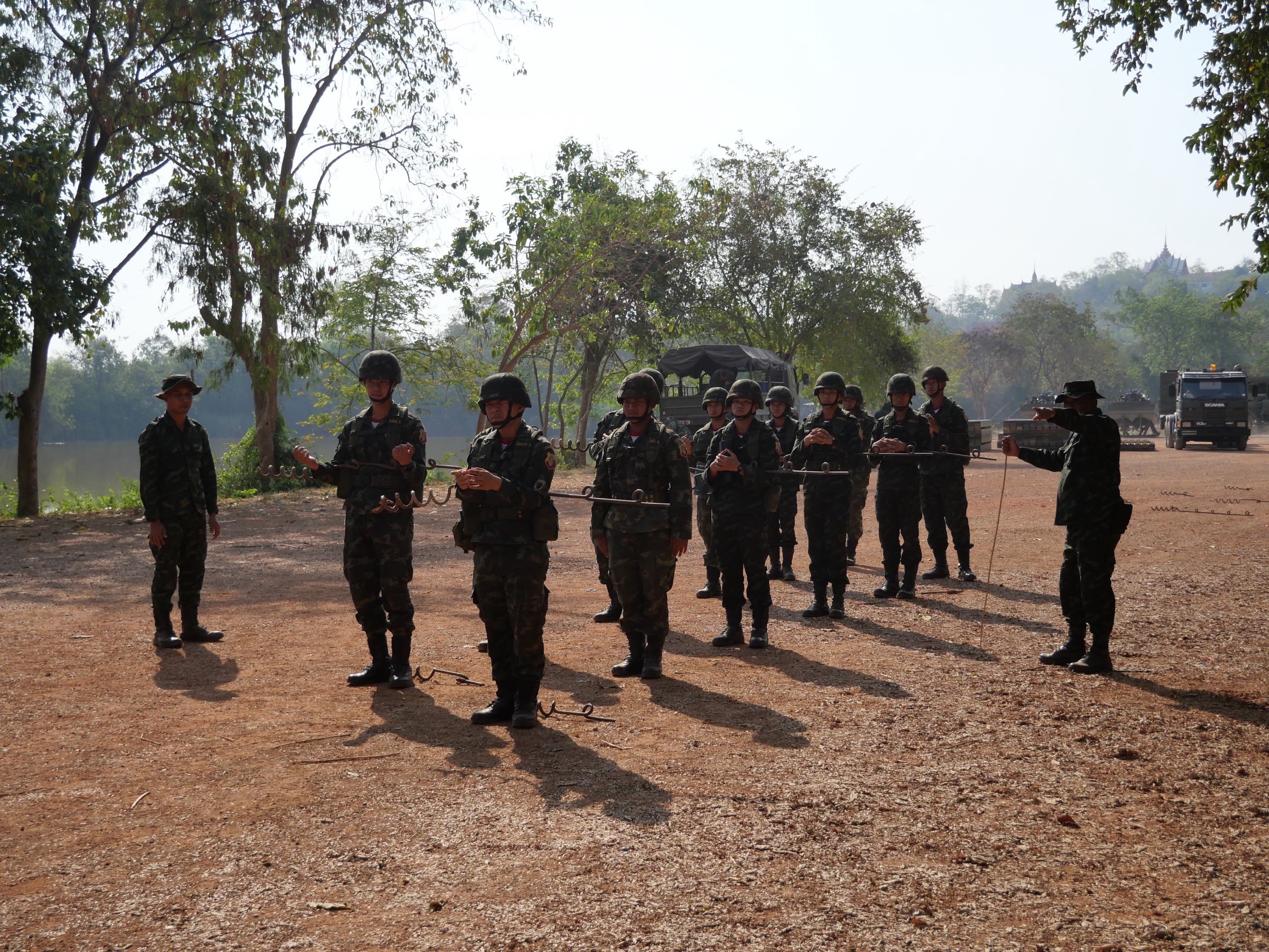 20 ก.พ. - 5 มี.ค. 69 
นนร.ชั้นปีที่ 1 รุ่นที่ 77 ฝึกภาคสนาม วิชาการฝึกช่างสนาม วัตถุระเบิด และการทำลาย 
ทำการฝึกต่างๆดังนี้
1.การฝึกป้อมสนาม
2.การฝึกเครื่องกีดขวาง
3.การฝึกการพราง
4.การฝึกระบบการจุดระเบิดด้วยเชื้อปะทุชนวน, เชื้อปะทุไฟฟ้า และชนวนฝักแคระเบิด
5.การฝึกการติดตั้งรื้อถอนทุ่นระเบิดดักรถถัง, ทุ่นระเบิดสังหานบุคคลฝ่ายเรา และต่างประเทศ
6.การฝึกการติดตั้งรื้อถอนกับระเบิดแสวงเครื่อง พวกใช้เชื้อปะทุชนวน และพวกใช้เชื้อปะทุไฟฟ้า
7.การฝึกการใช้เครื่องตรวจค้นทุ่นระบิด, การเจาะช่องอย่างเร่งด่วน และการเจาะช่องอย่างประณีต
8.การฝึกการยุทธ์ข้ามลำน้ำ, แพ และสะพาน  
9.การฝึกเครื่องหนุนมั่น/เครื่องหนุนลอย