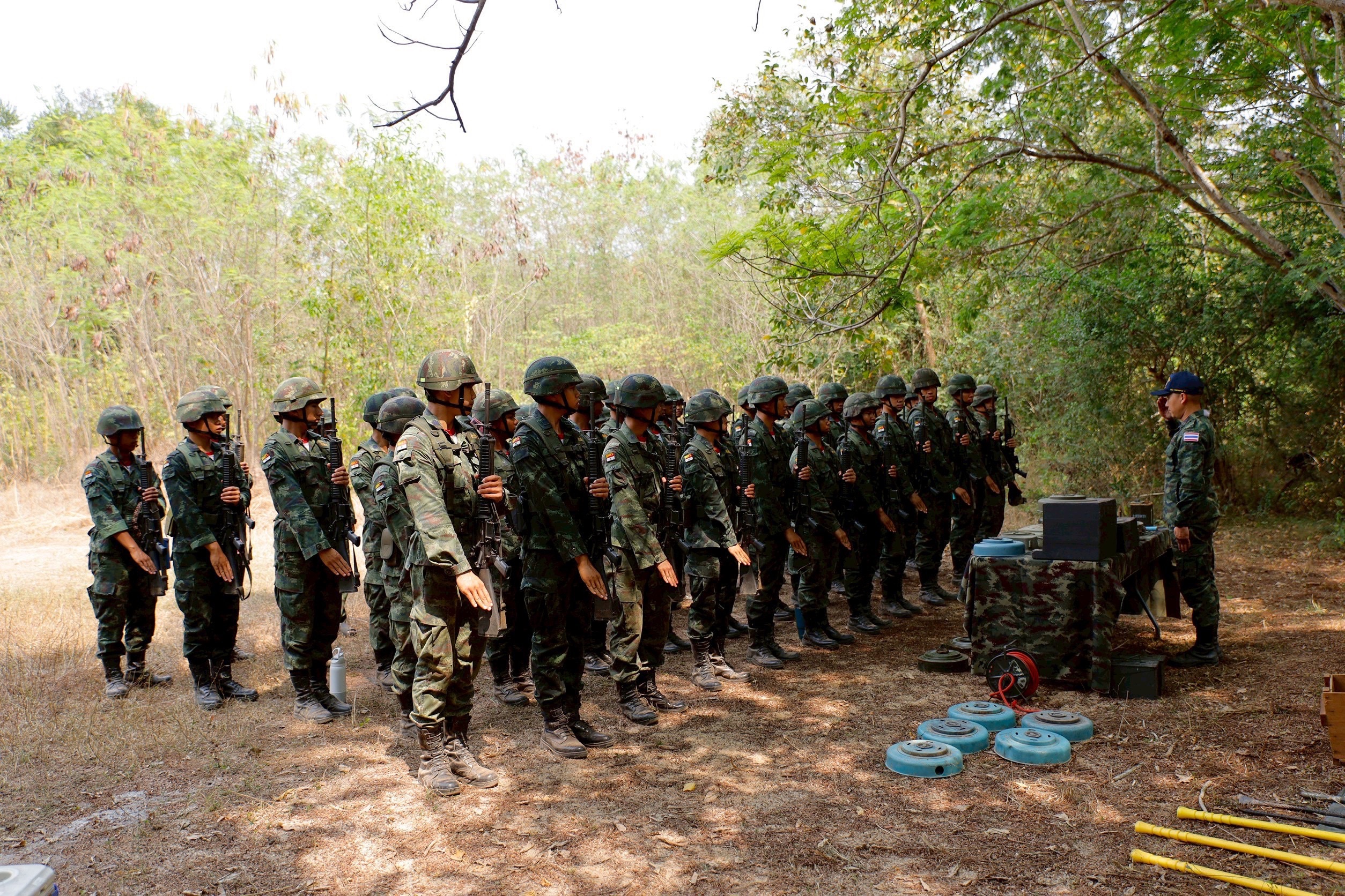 20 ก.พ. - 5 มี.ค. 69 
นนร.ชั้นปีที่ 1 รุ่นที่ 77 ฝึกภาคสนาม วิชาการฝึกช่างสนาม วัตถุระเบิด และการทำลาย 
ทำการฝึกต่างๆดังนี้
1.การฝึกป้อมสนาม
2.การฝึกเครื่องกีดขวาง
3.การฝึกการพราง
4.การฝึกระบบการจุดระเบิดด้วยเชื้อปะทุชนวน, เชื้อปะทุไฟฟ้า และชนวนฝักแคระเบิด
5.การฝึกการติดตั้งรื้อถอนทุ่นระเบิดดักรถถัง, ทุ่นระเบิดสังหานบุคคลฝ่ายเรา และต่างประเทศ
6.การฝึกการติดตั้งรื้อถอนกับระเบิดแสวงเครื่อง พวกใช้เชื้อปะทุชนวน และพวกใช้เชื้อปะทุไฟฟ้า
7.การฝึกการใช้เครื่องตรวจค้นทุ่นระบิด, การเจาะช่องอย่างเร่งด่วน และการเจาะช่องอย่างประณีต
8.การฝึกการยุทธ์ข้ามลำน้ำ, แพ และสะพาน  
9.การฝึกเครื่องหนุนมั่น/เครื่องหนุนลอย