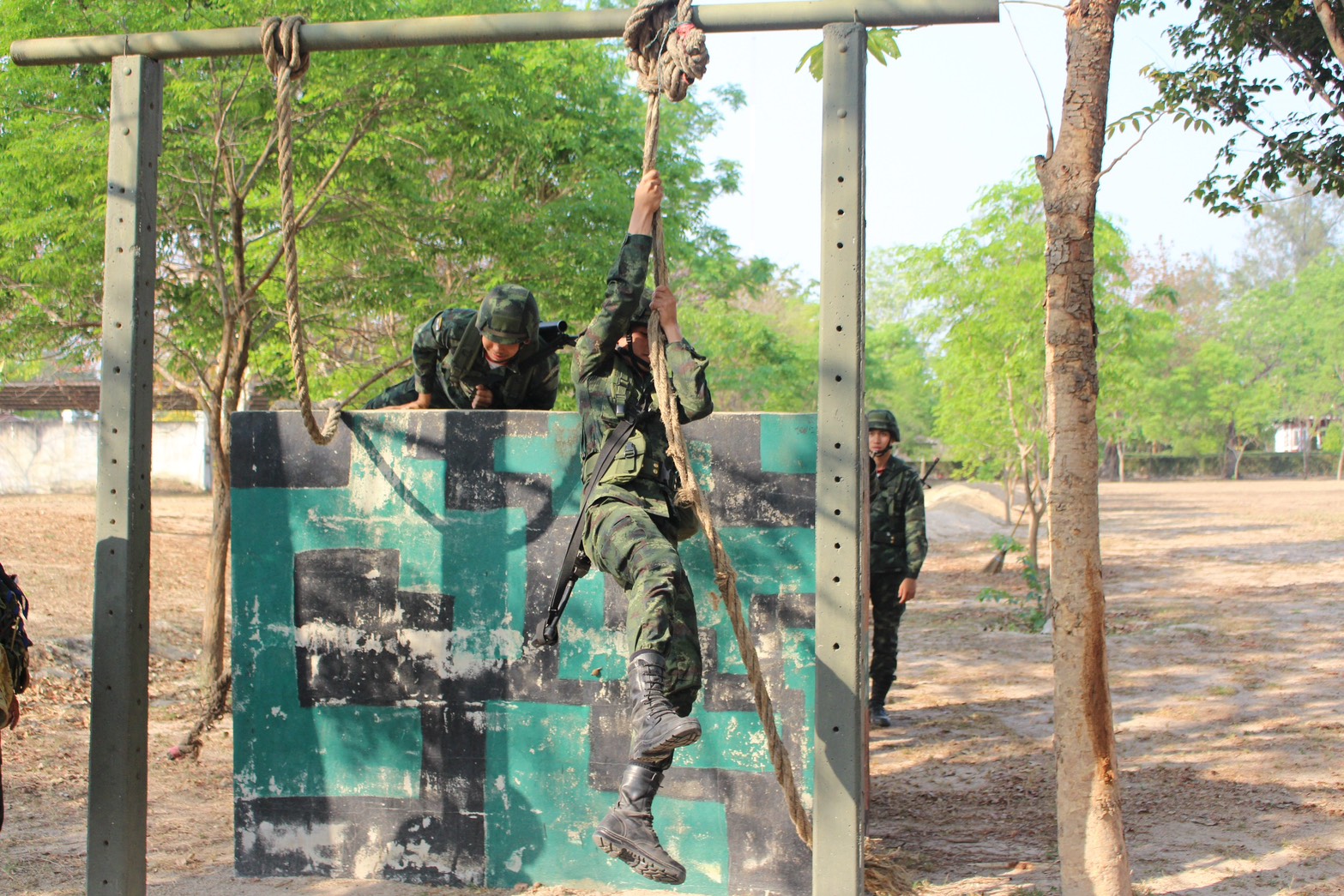 20 ก.พ. – 13 มี.ค. 69 /InfantryRiflePlatoonTacticsTraining 
นนร. ชั้นปีที่ 3 รุ่นที่ 75 ฝึกภาคสนาม วิชาการฝึกยุทธวิธีทหารราบระดับหมวด ทำการฝึกต่างๆดังนี้
1. การฝึกระเบียบการนำหน่วย
2. การฝึกการให้คำสั่งยุทธการของ ผบ.มว.
3. การฝึกการปฏิบัติในที่รวมพล
4. การฝึกการเคลื่อนที่เข้าปะทะ
5. การฝึกการเข้าที่รวมพล
6. การฝึกการเข้าตีกลางคืน
7. การฝึกเข้าตีเวลากลางวัน
8. การฝึกตั้งรับ
9. การฝึกการผลัดเปลี่ยนหน่วย 
10. การฝึกการลาดตระเวน/ตีโฉบฉวย
11. การฝึกการรบด้วยวิธีรุก/รับ